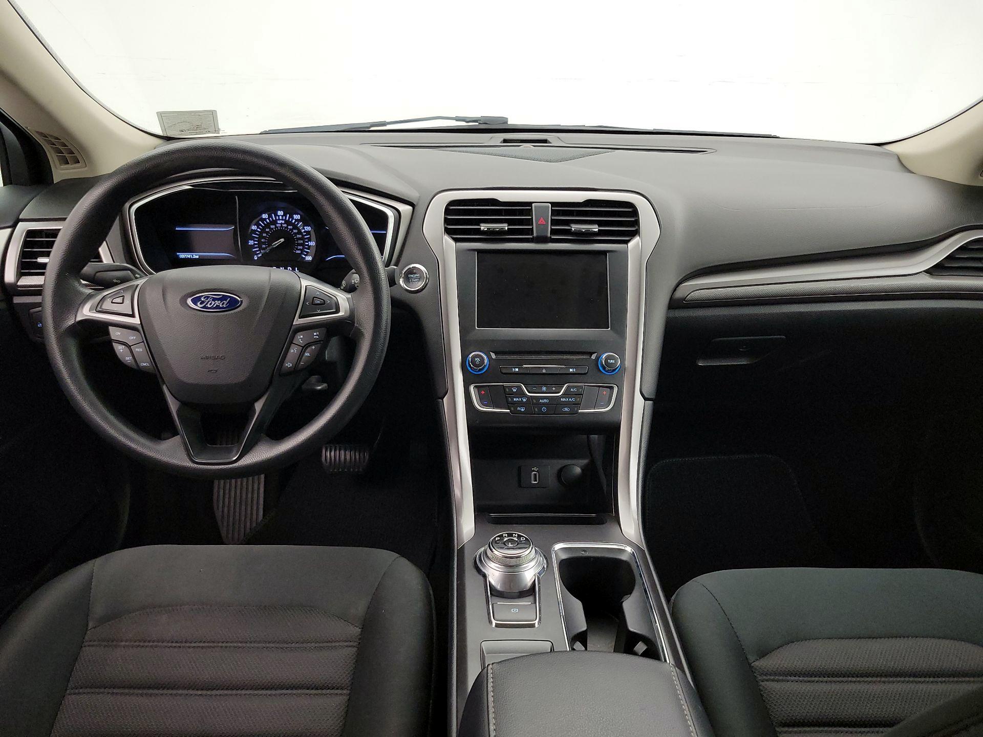 Thumbnail: 2017 Ford Fusion - 9