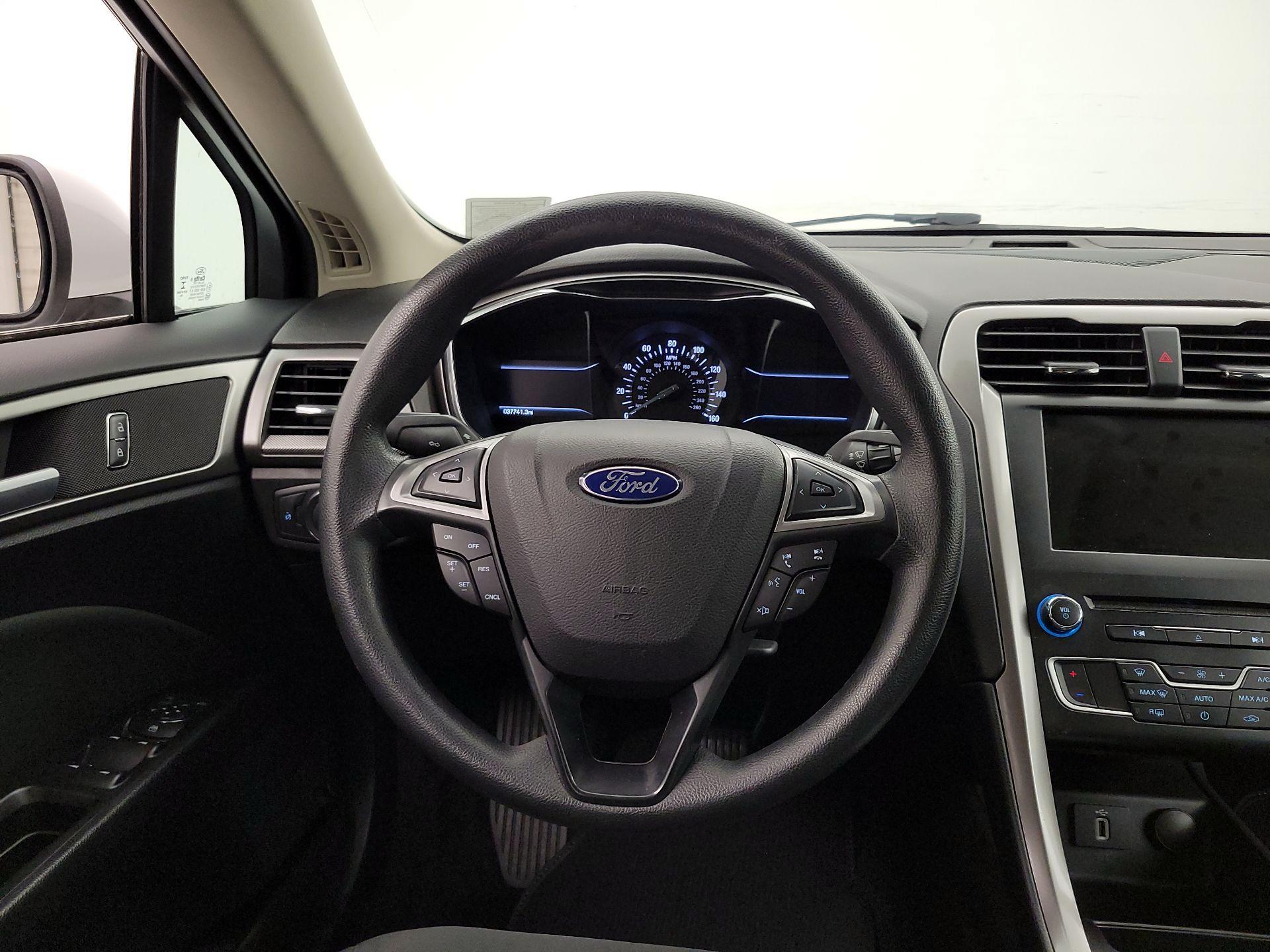 Thumbnail: 2017 Ford Fusion - 10