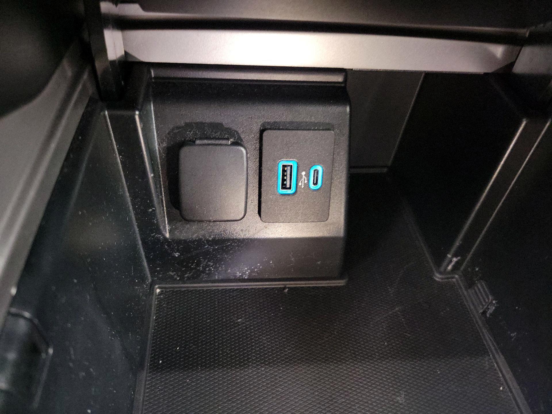 Thumbnail: 2020 Ford Explorer - 19