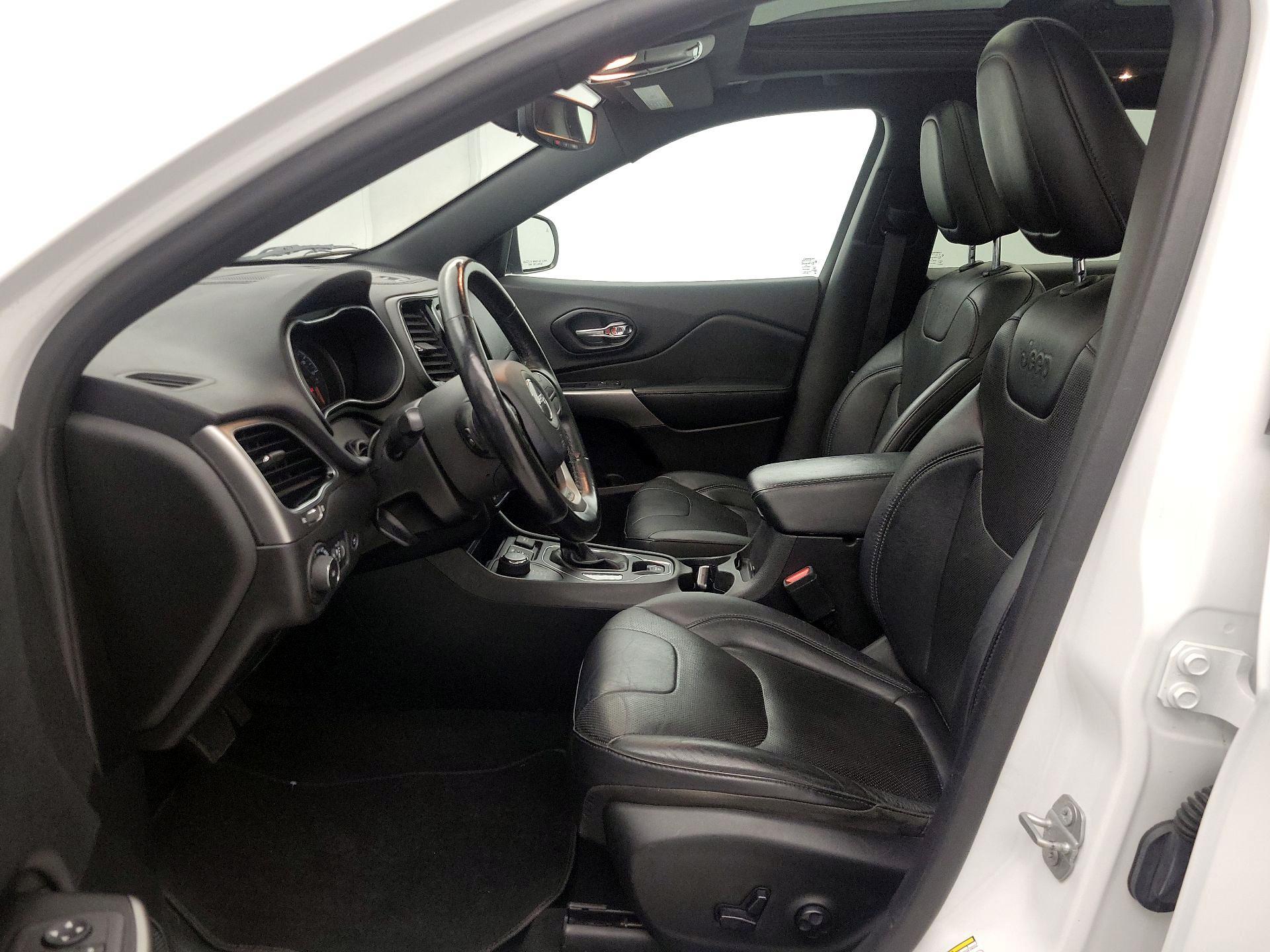 Thumbnail: 2020 Jeep Cherokee - 11