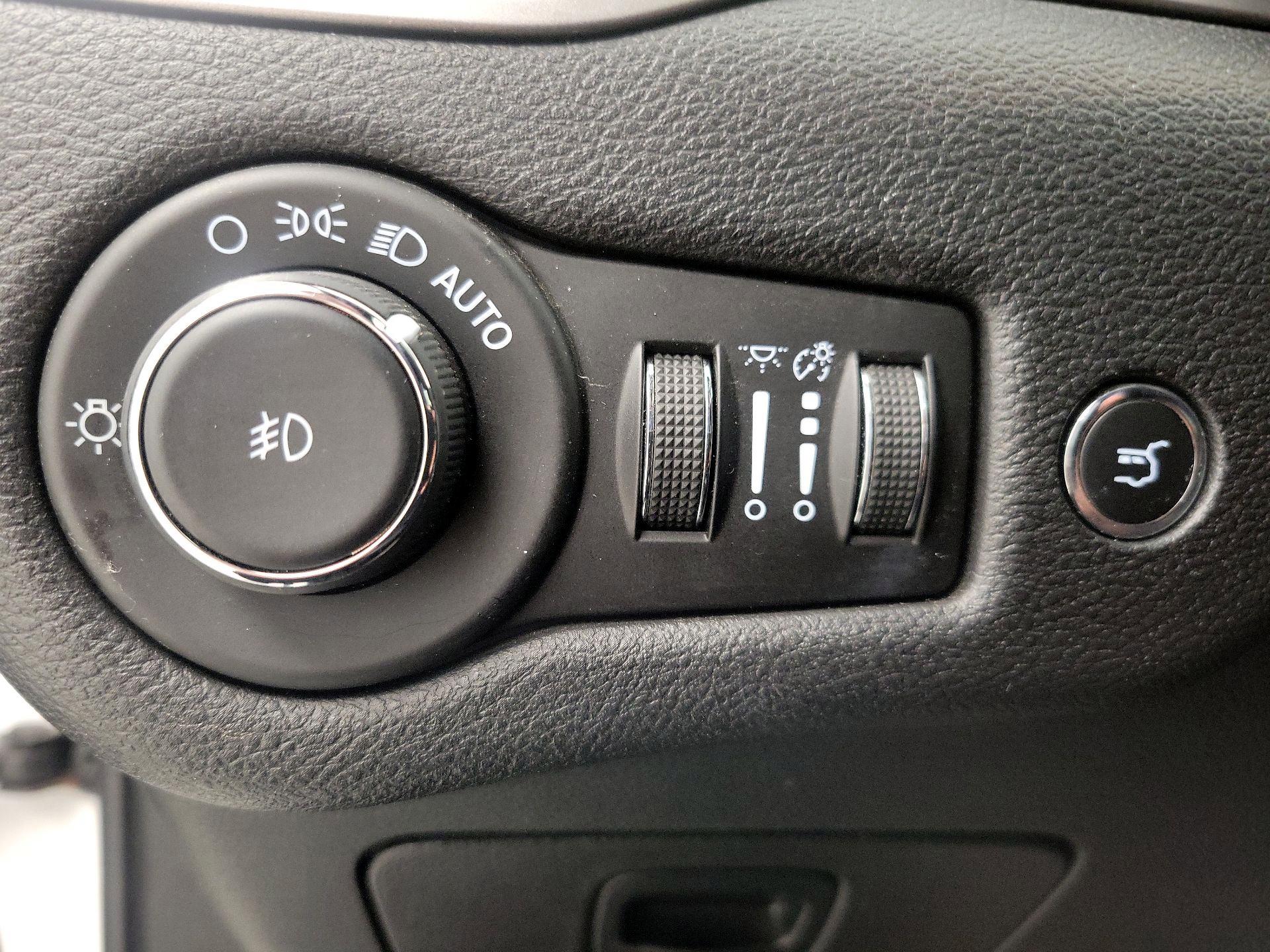 Thumbnail: 2020 Jeep Cherokee - 13