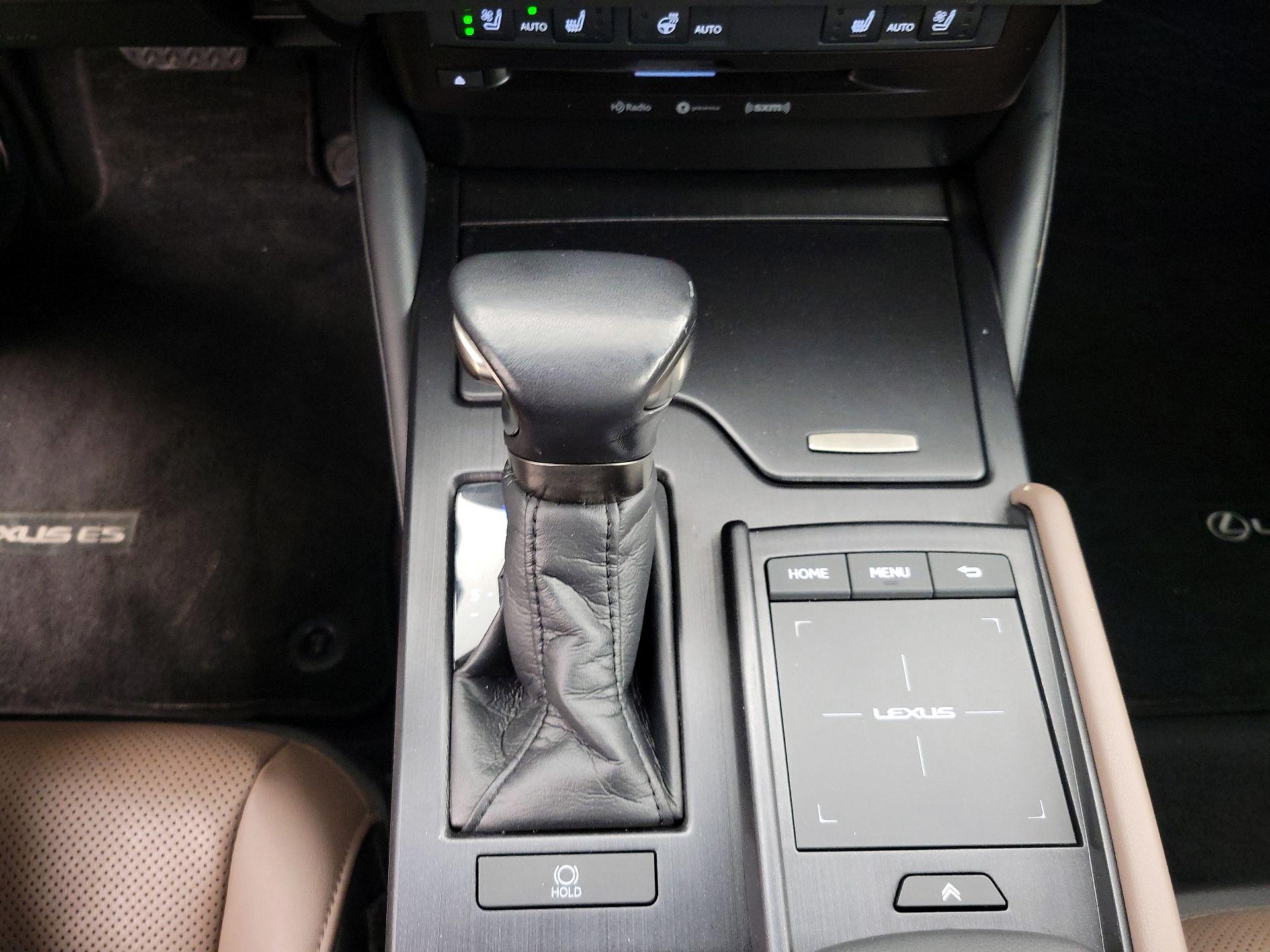 Thumbnail: 2022 Lexus ES - 17