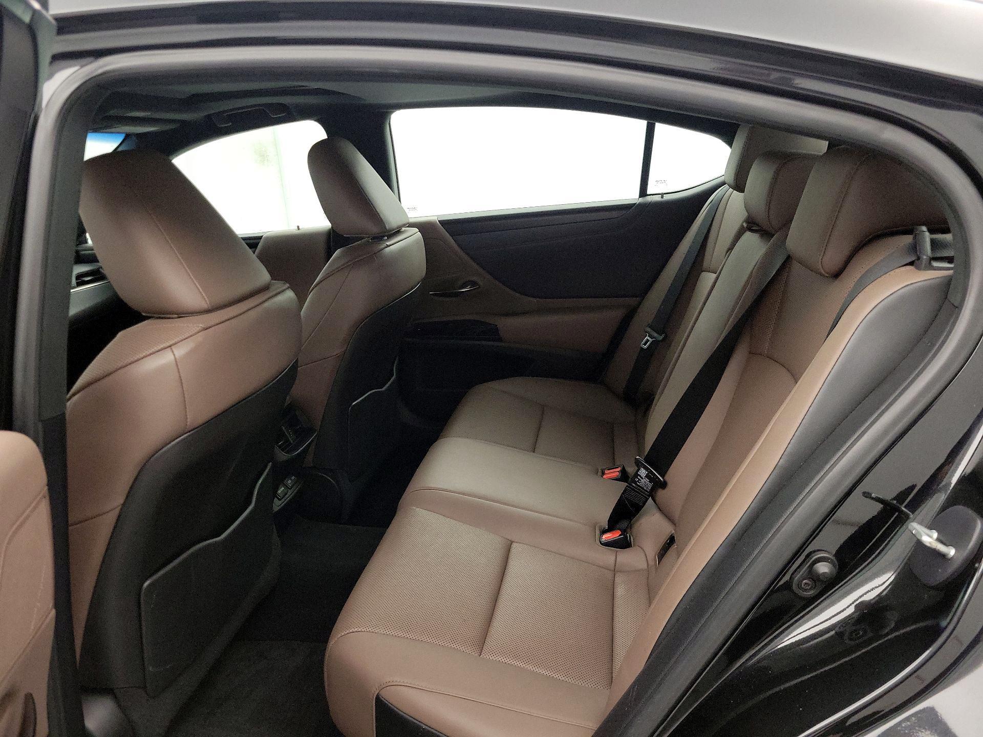 Thumbnail: 2022 Lexus ES - 20