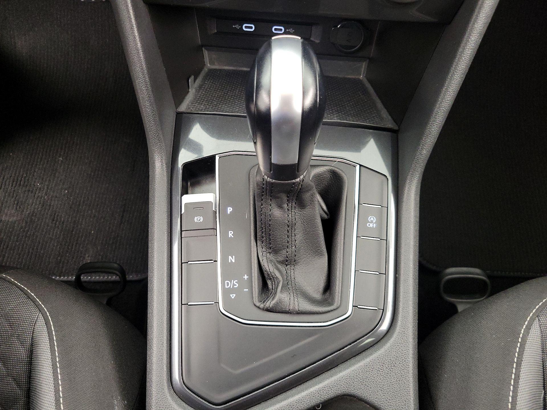 Thumbnail: 2021 Volkswagen Tiguan - 17
