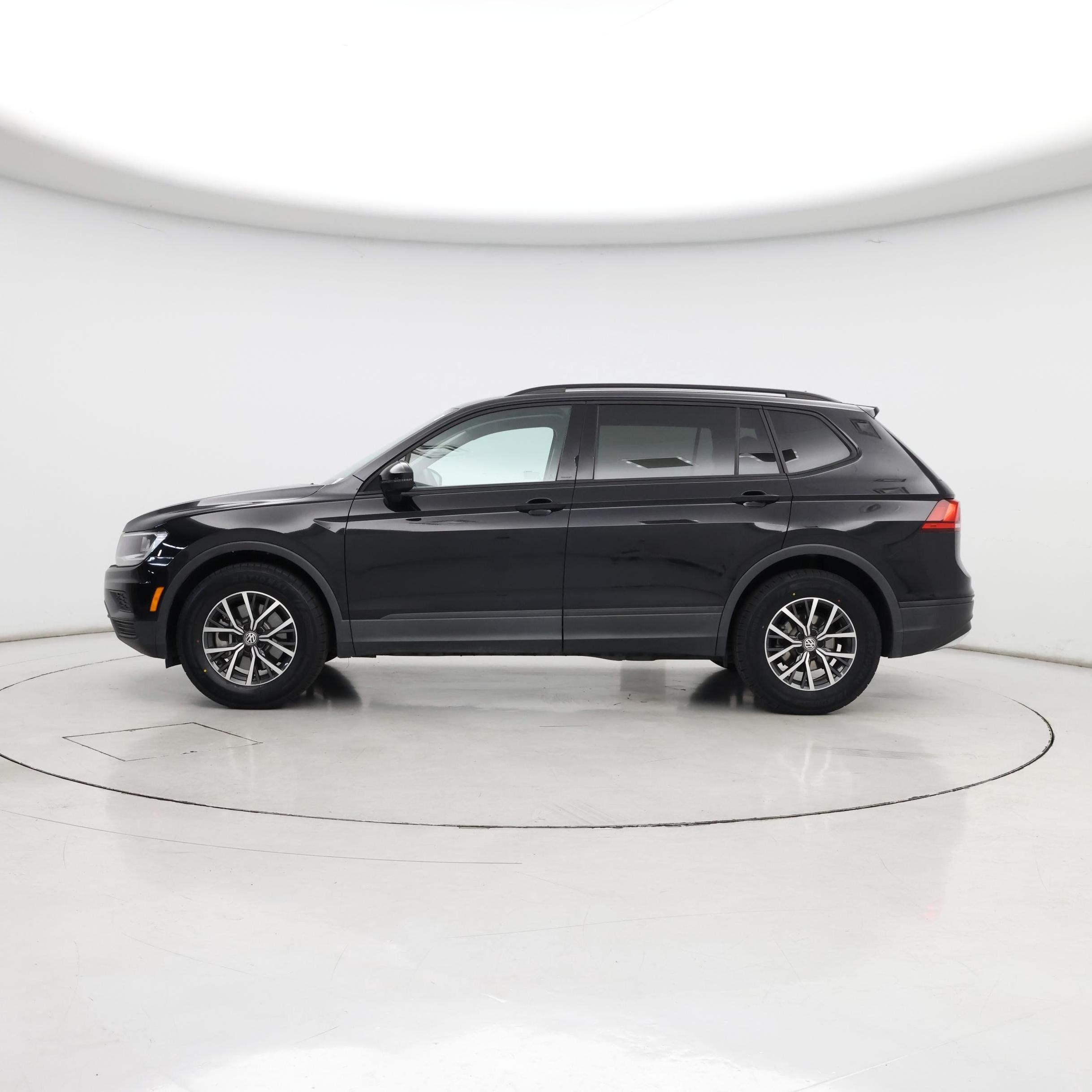 Thumbnail: 2021 Volkswagen Tiguan - 3
