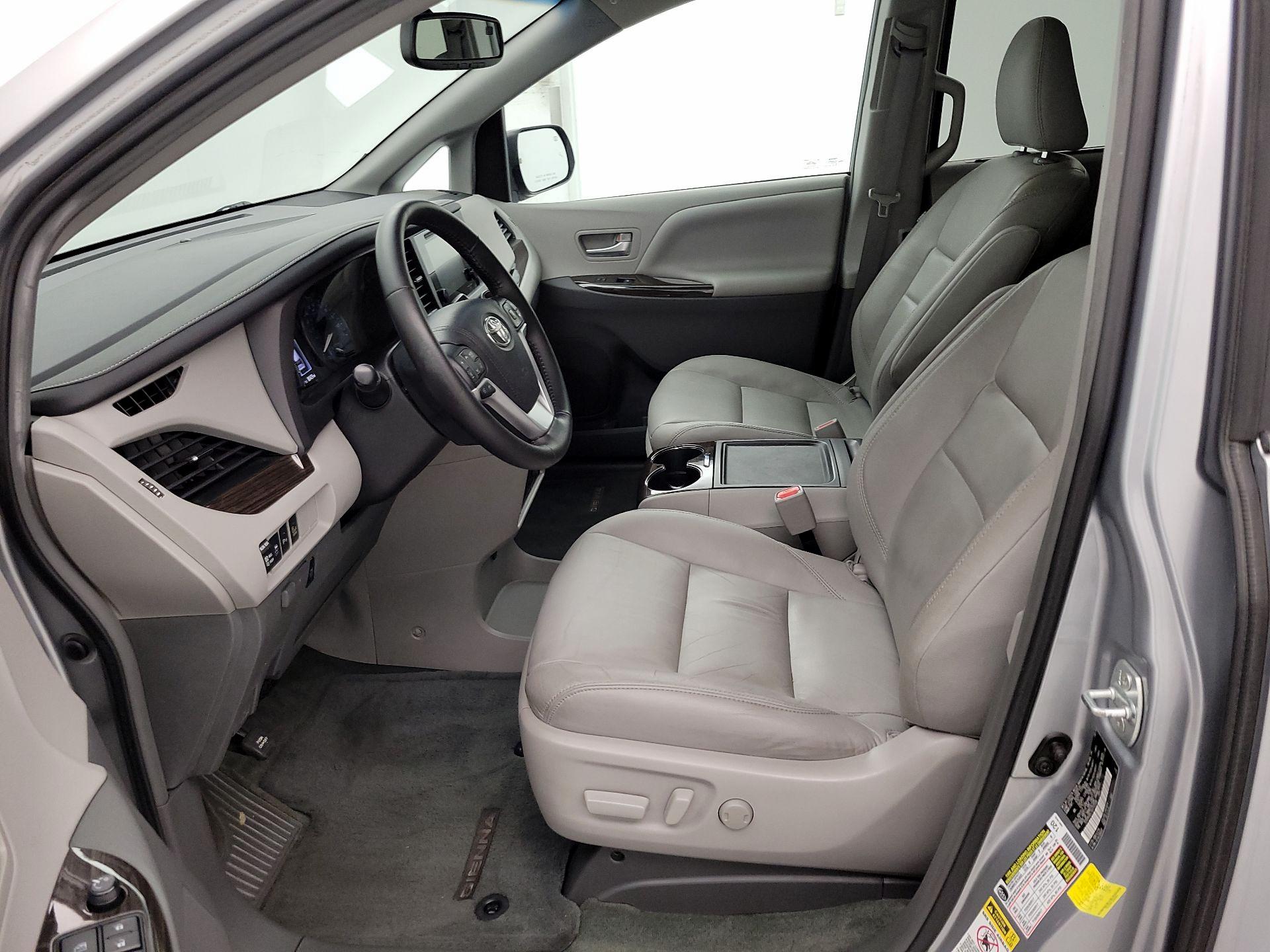 Thumbnail: 2016 Toyota Sienna - 11