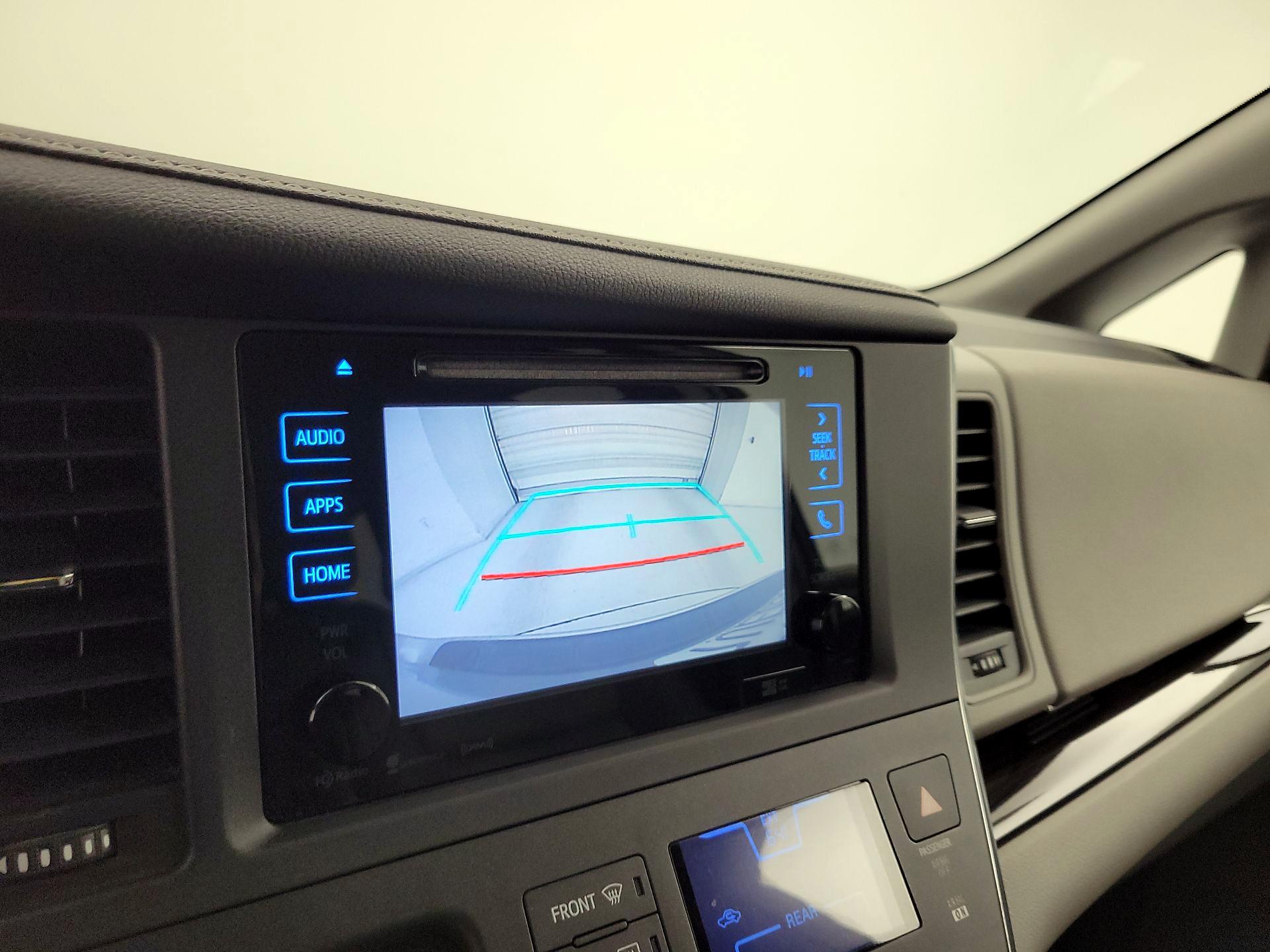Thumbnail: 2016 Toyota Sienna - 14