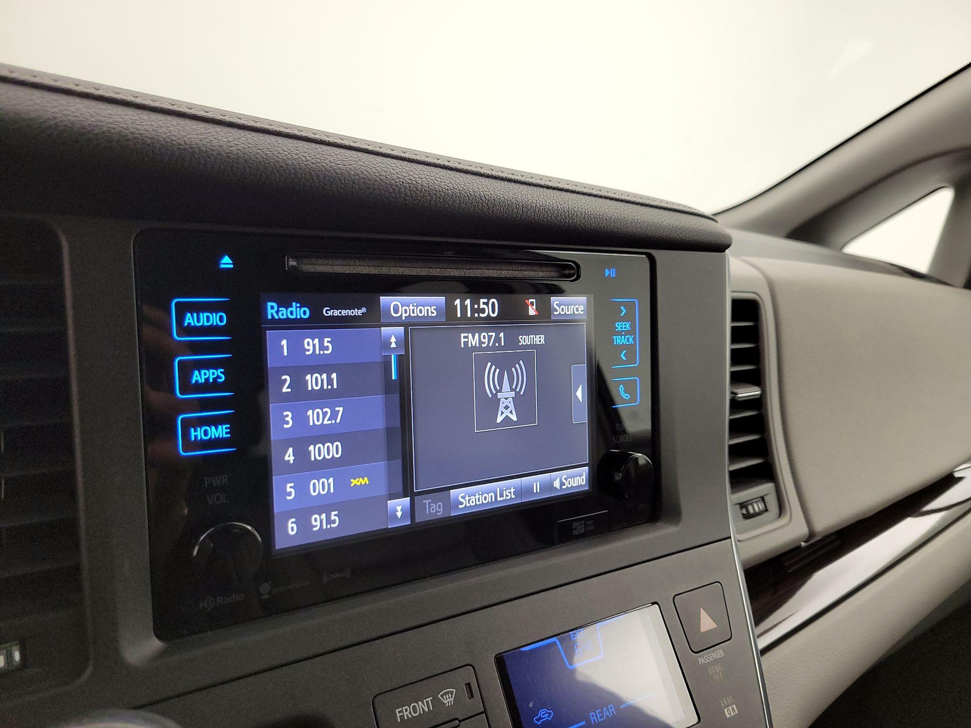 Thumbnail: 2016 Toyota Sienna - 15