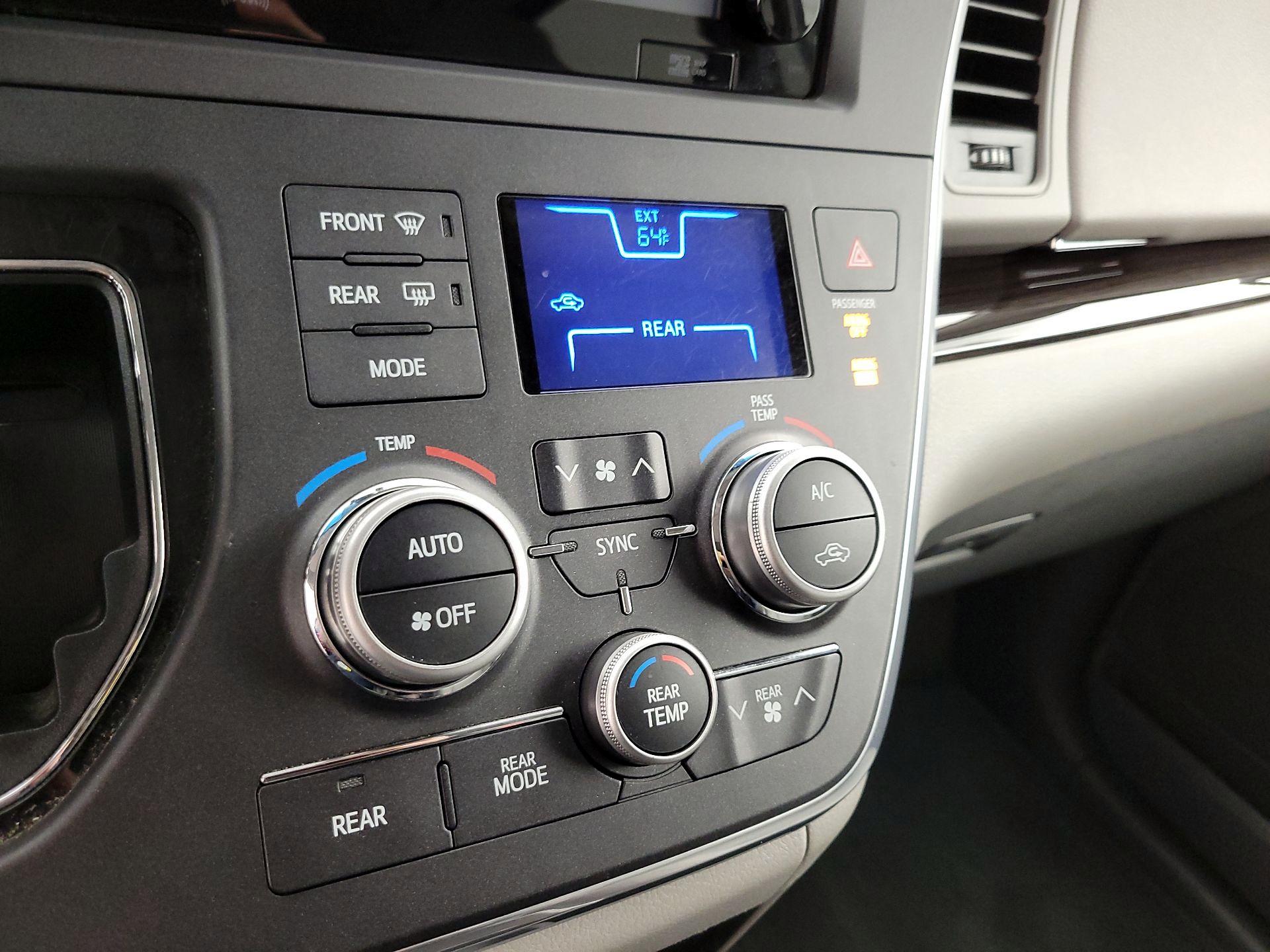 Thumbnail: 2016 Toyota Sienna - 16