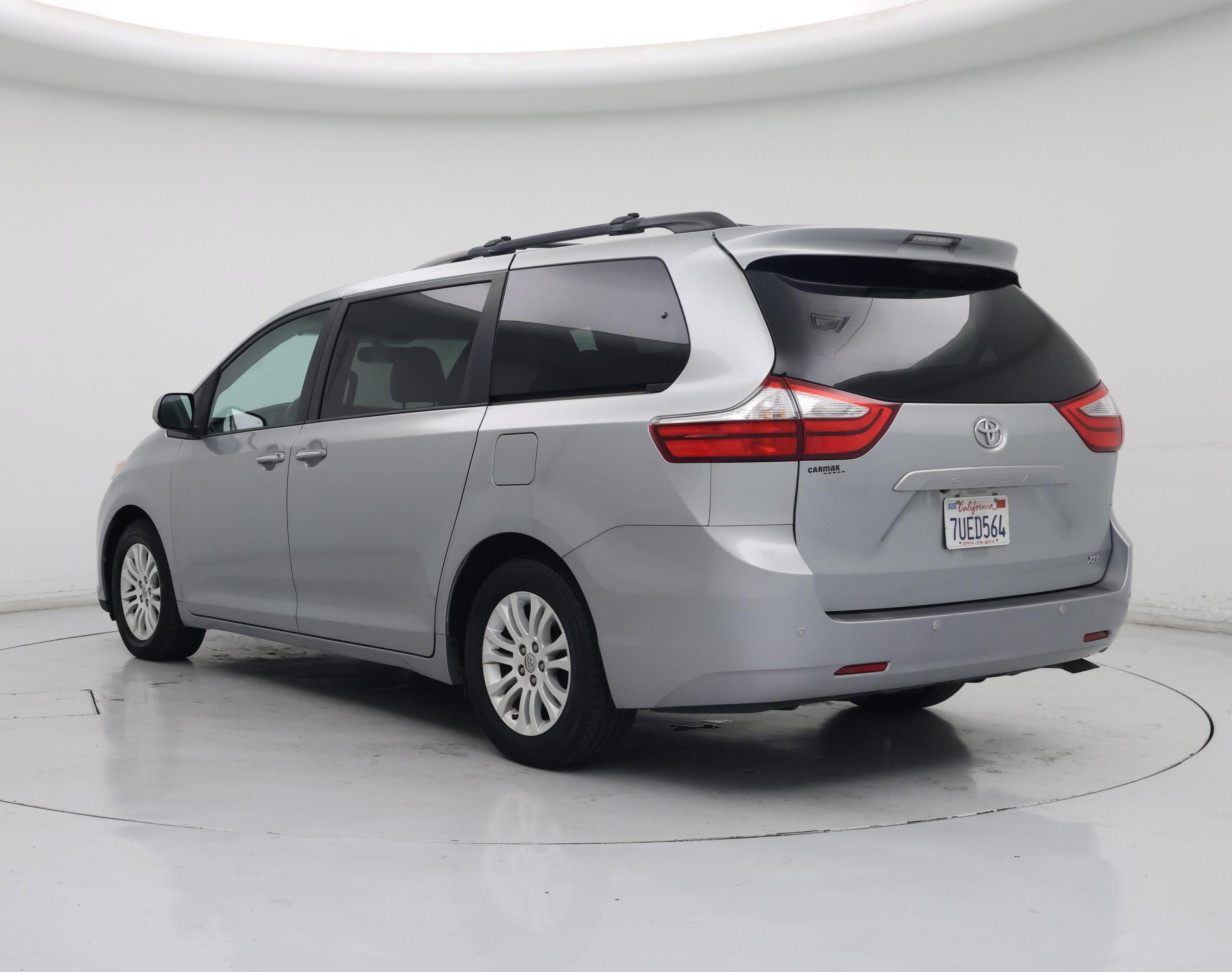 Thumbnail: 2016 Toyota Sienna - 2