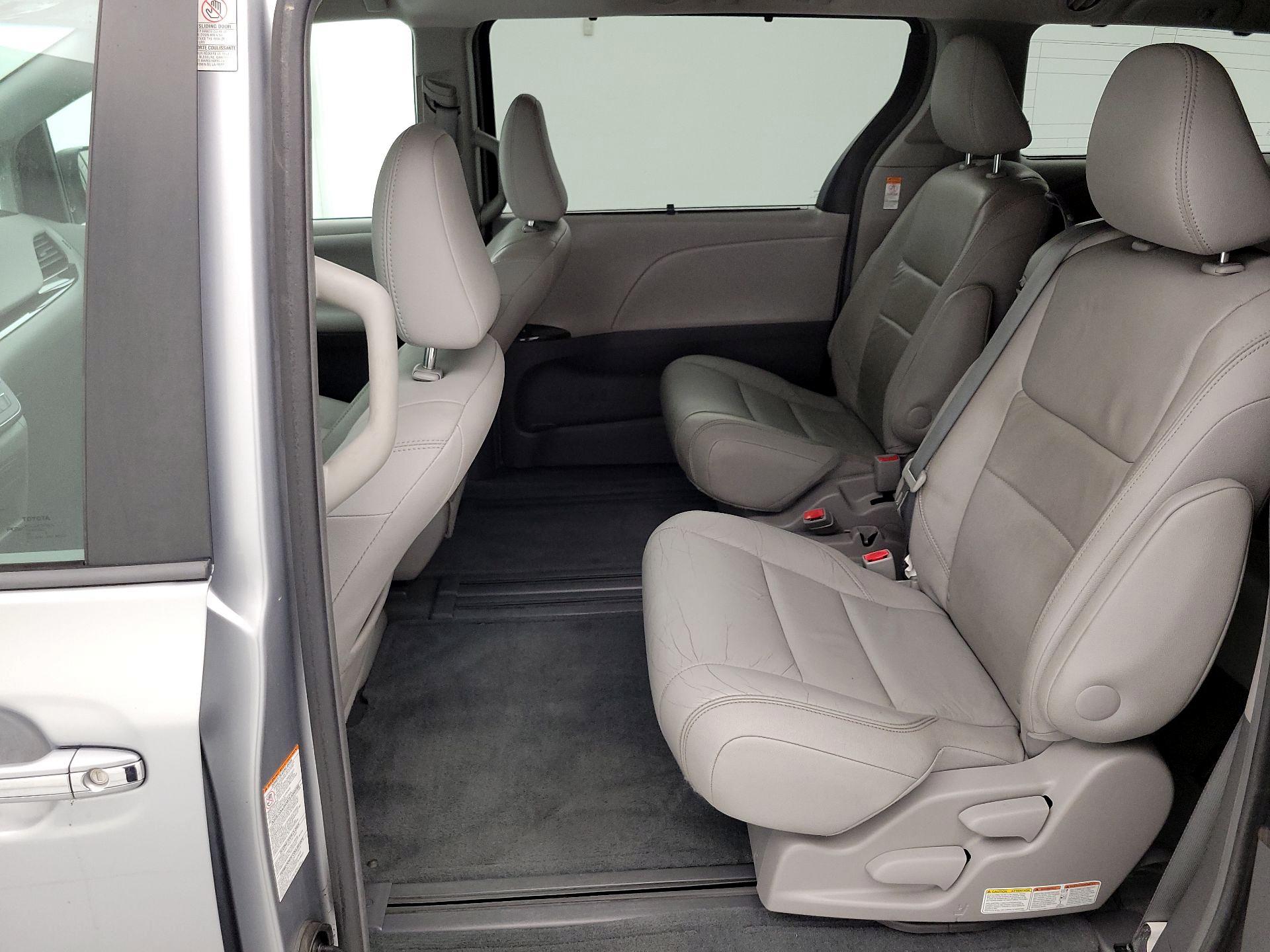 Thumbnail: 2016 Toyota Sienna - 19