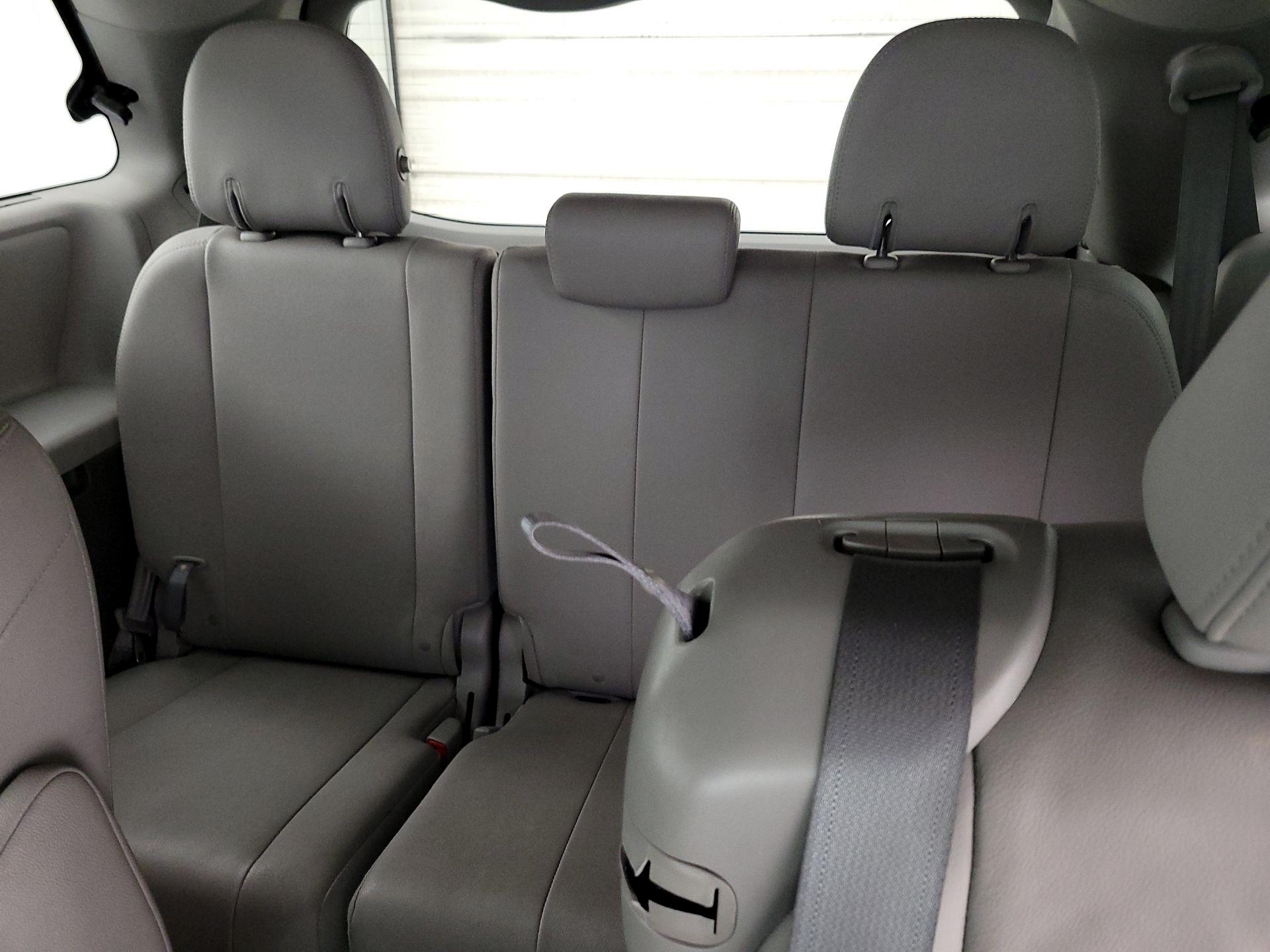 Thumbnail: 2016 Toyota Sienna - 20