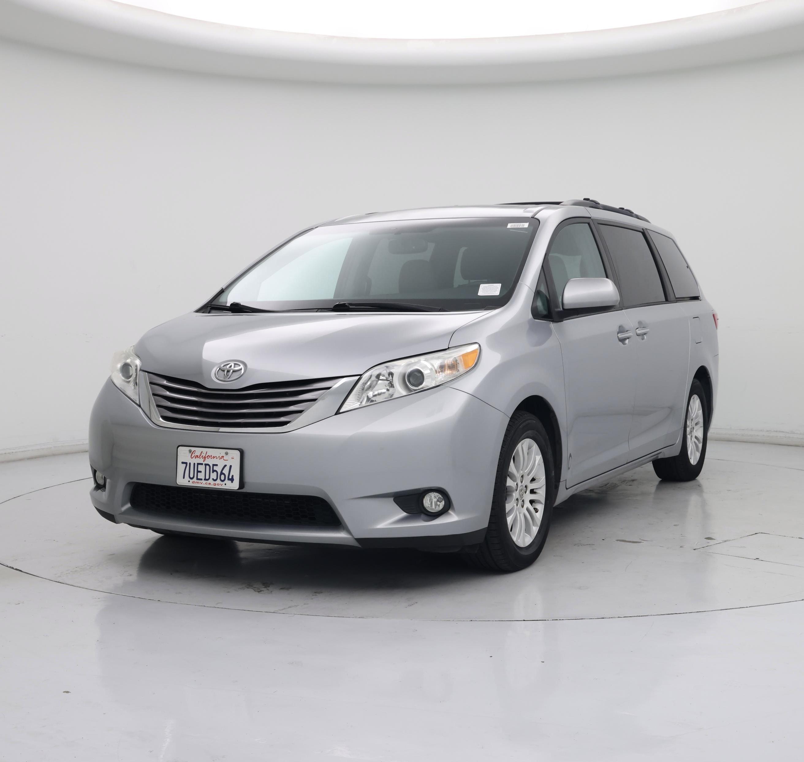 Thumbnail: 2016 Toyota Sienna - 4