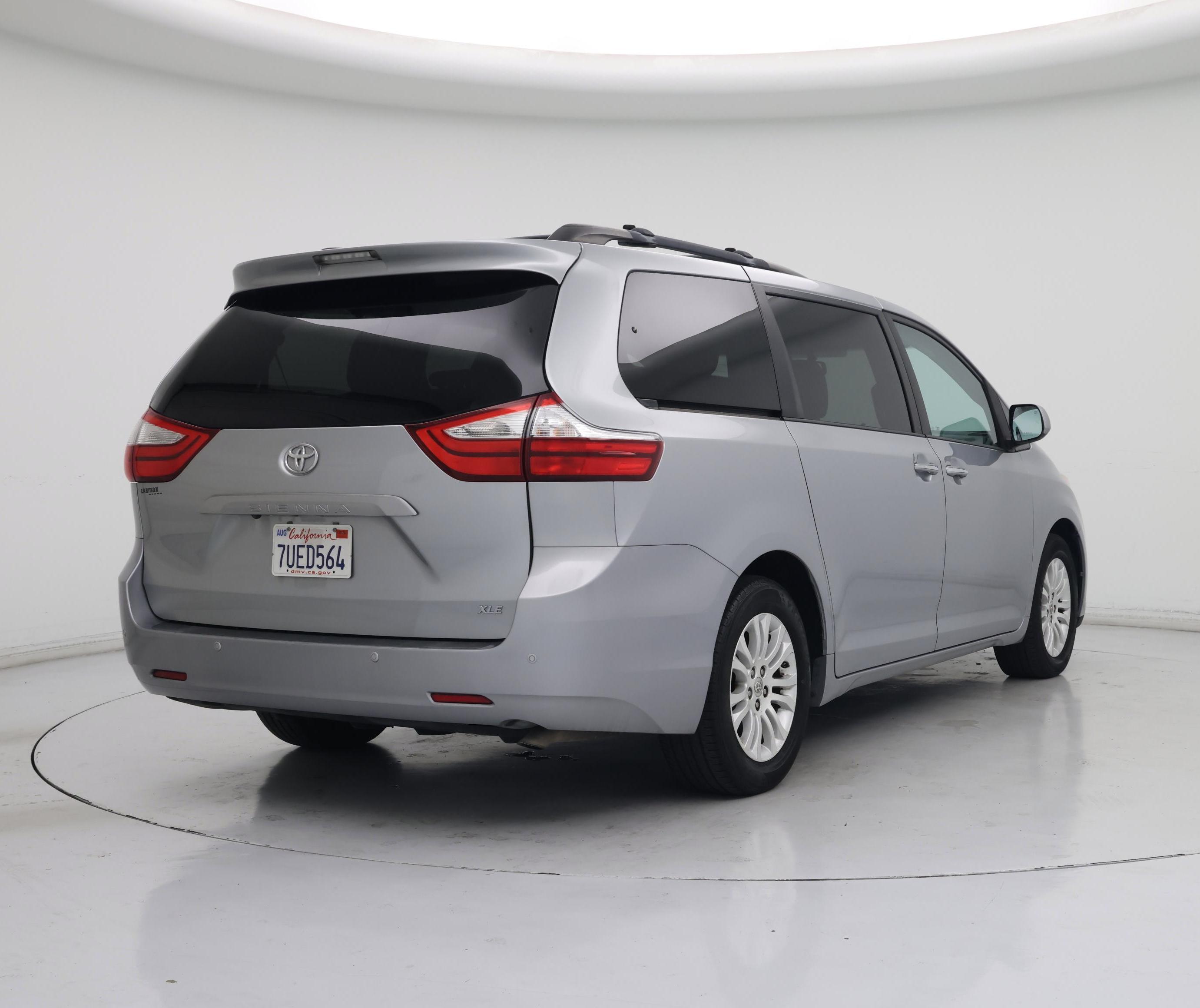 Thumbnail: 2016 Toyota Sienna - 8