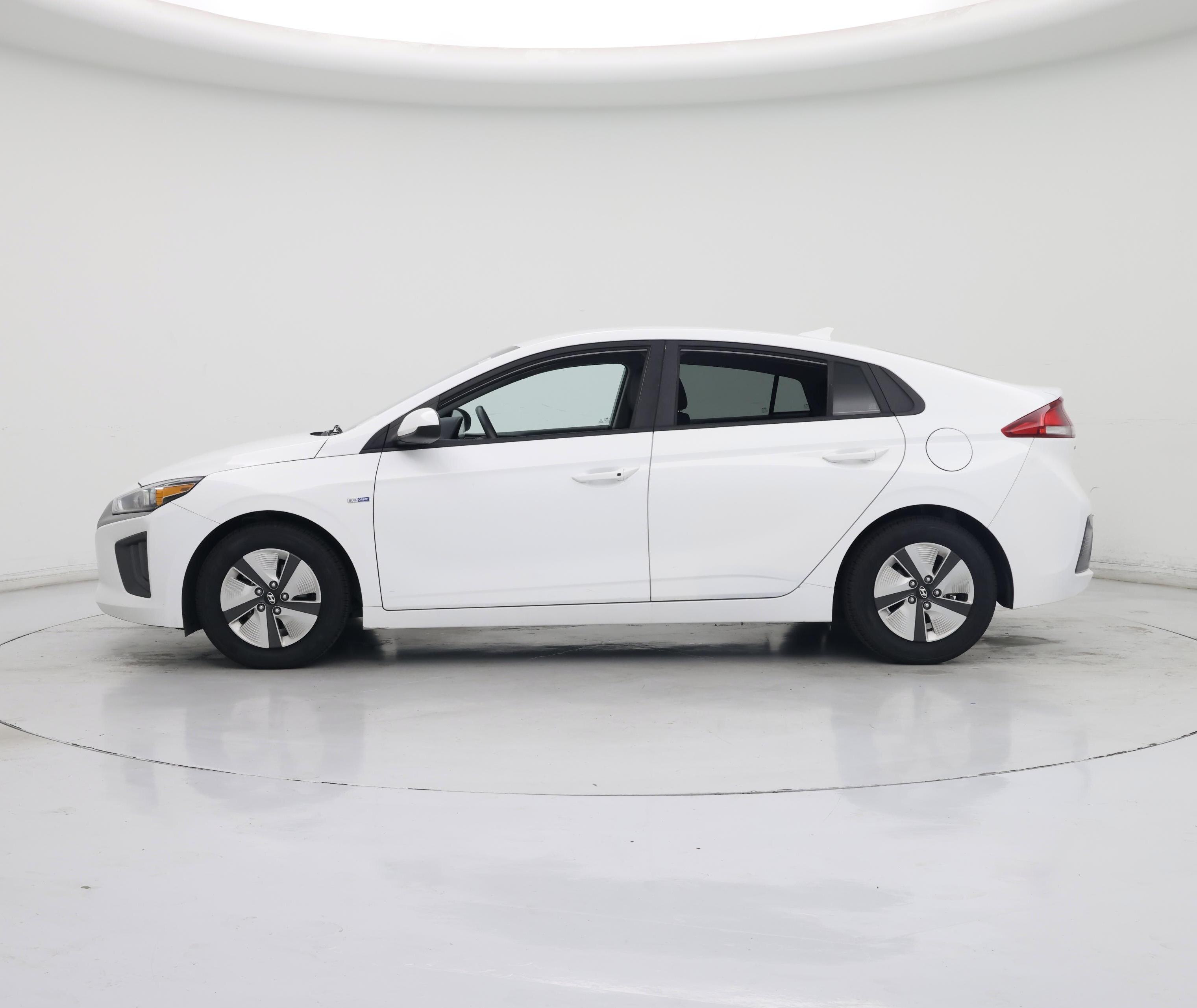 Thumbnail: 2020 Hyundai Ioniq - 3