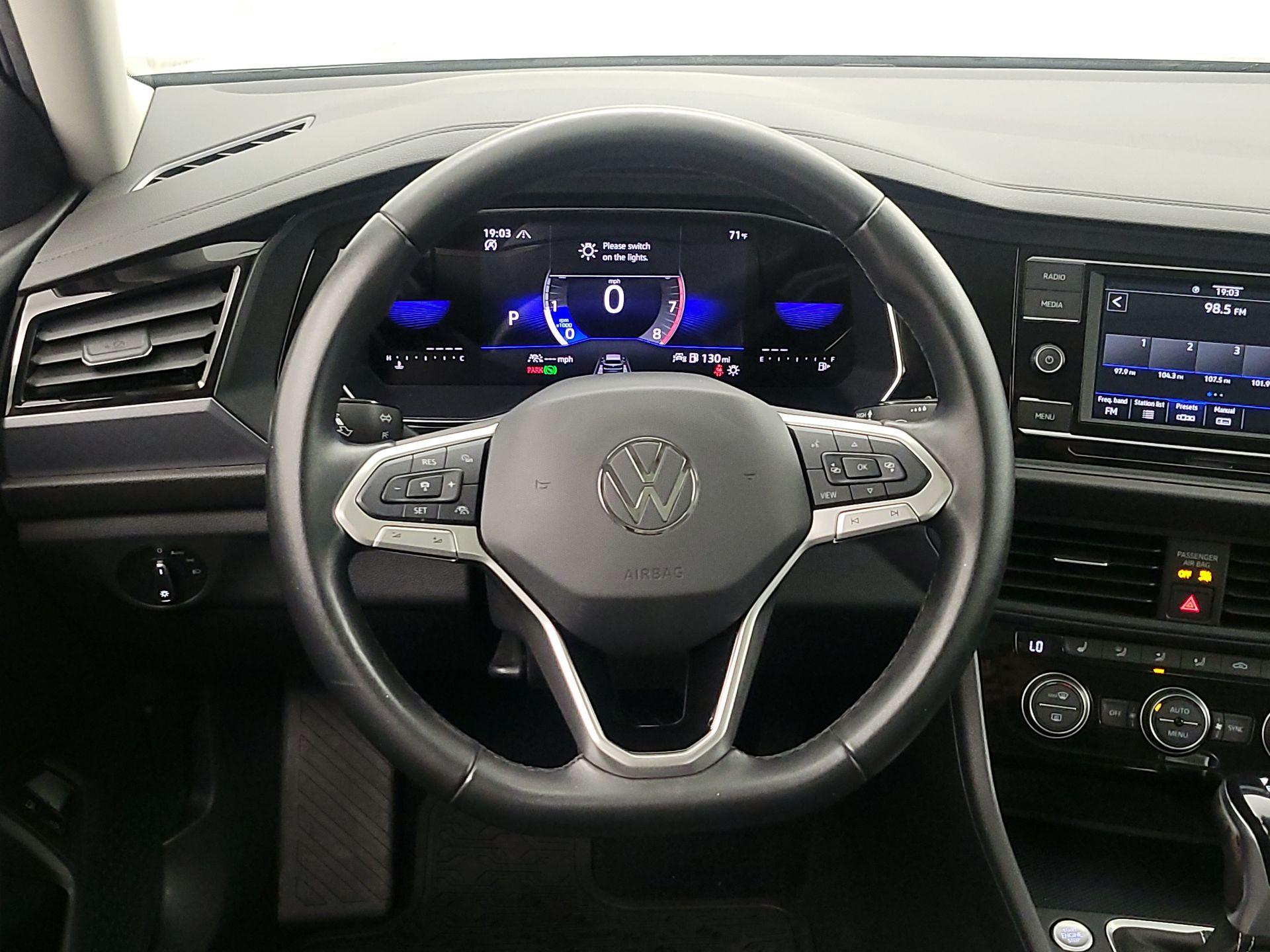 Thumbnail: 2023 Volkswagen Jetta - 10