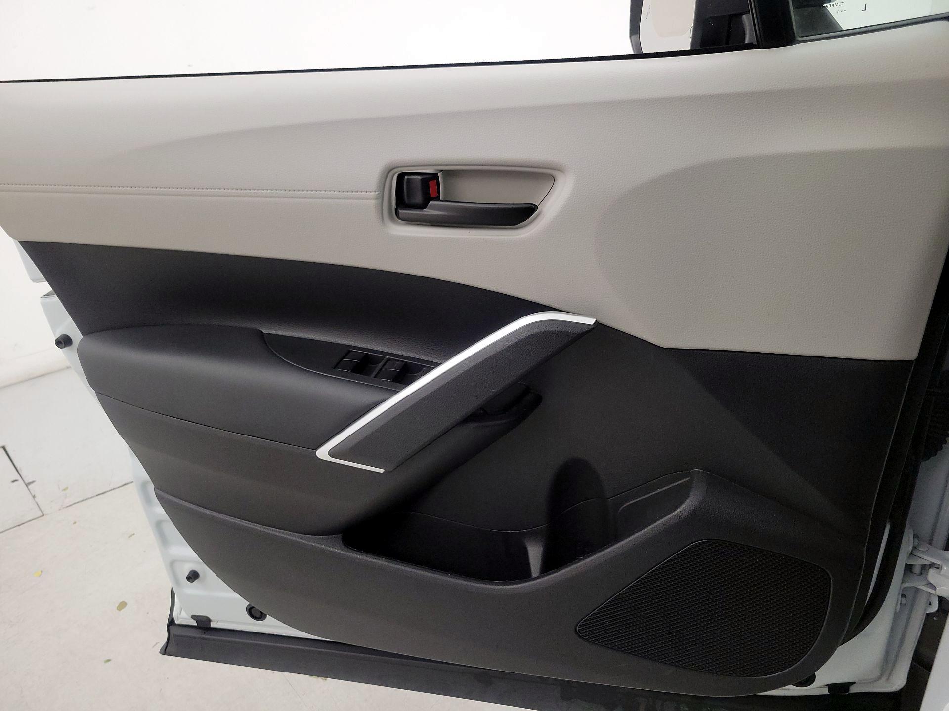 Thumbnail: 2022 Toyota Corolla Cross - 12