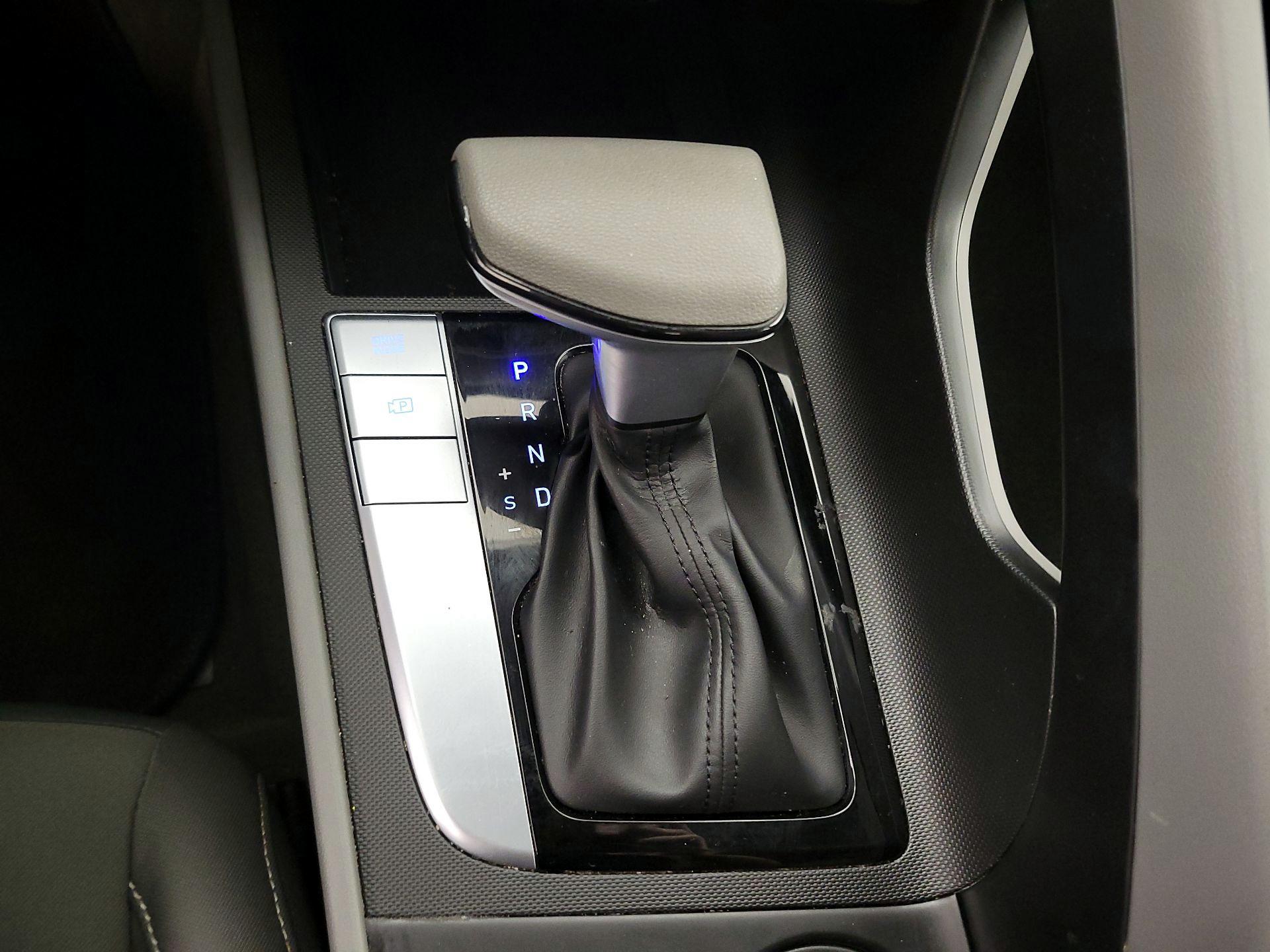 Thumbnail: 2023 Hyundai Elantra - 17