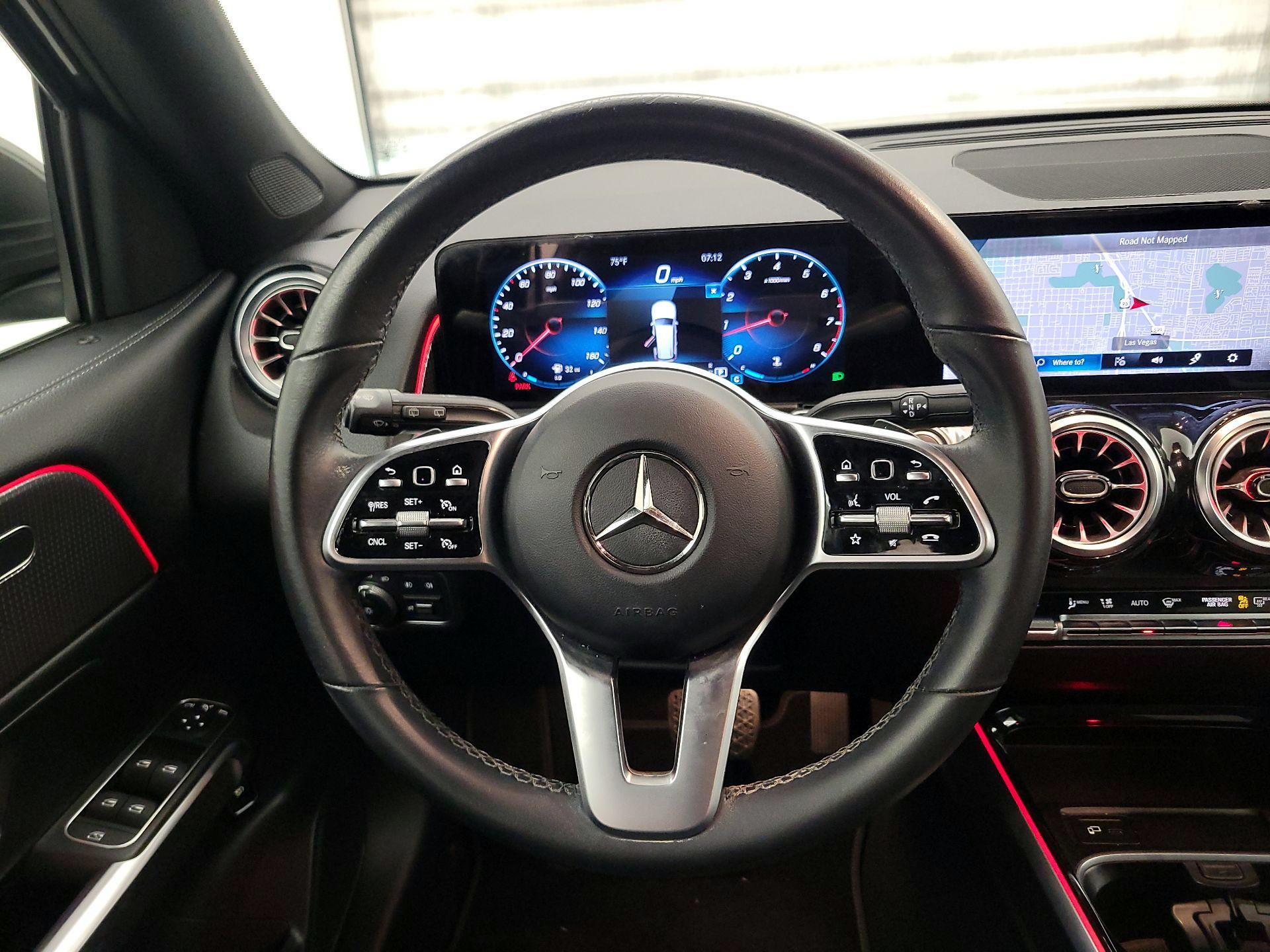 Thumbnail: 2022 Mercedes-Benz GLB - 10