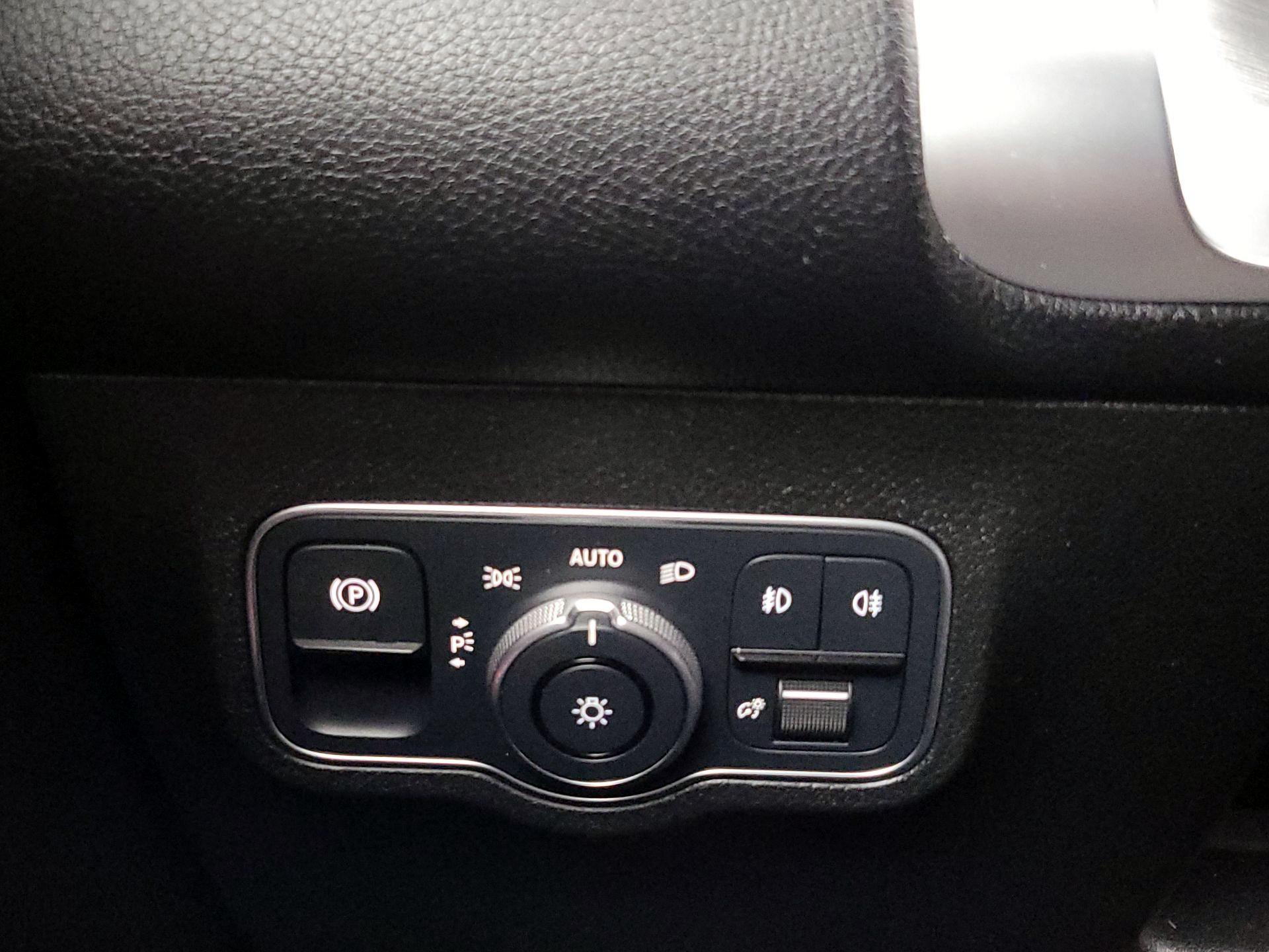 Thumbnail: 2022 Mercedes-Benz GLB - 13