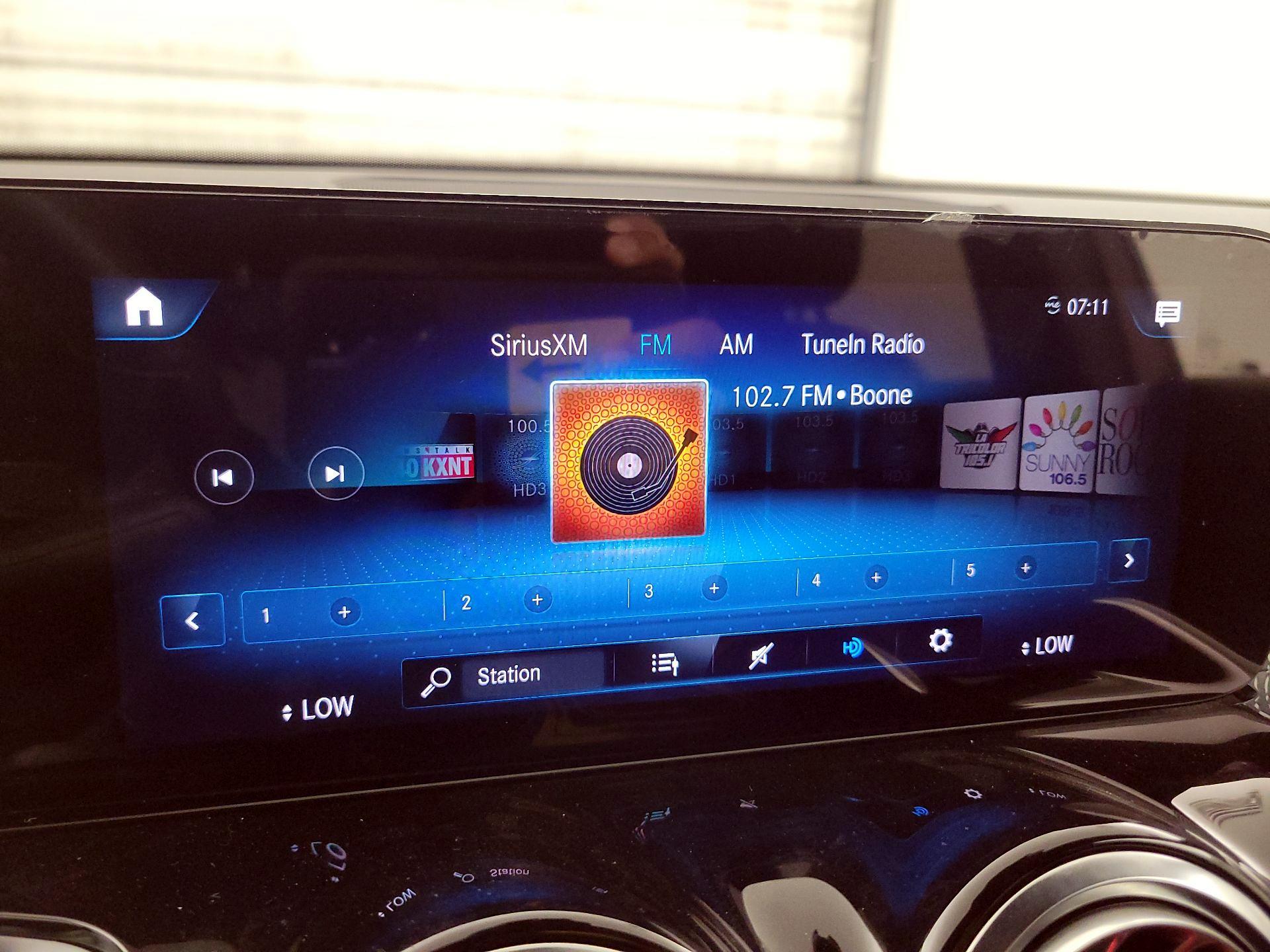 Thumbnail: 2022 Mercedes-Benz GLB - 16