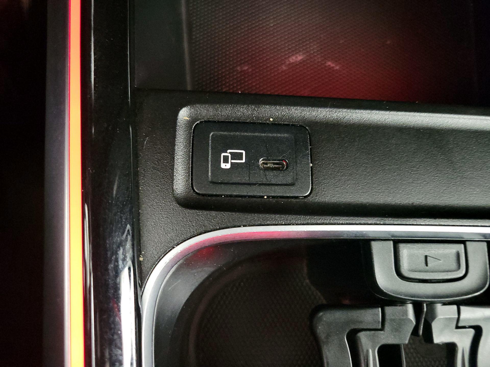 Thumbnail: 2022 Mercedes-Benz GLB - 19