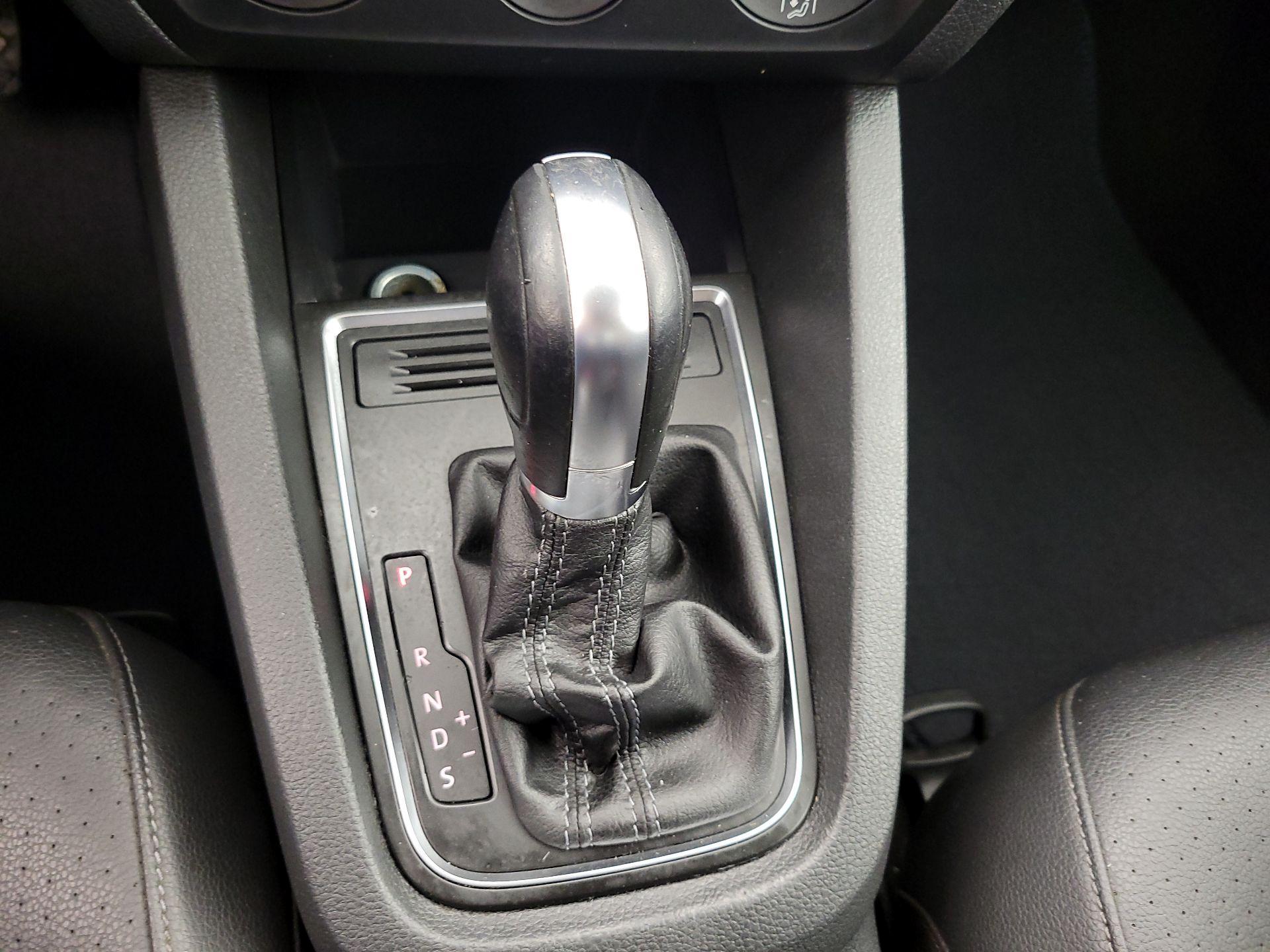 Thumbnail: 2018 Volkswagen Jetta - 17