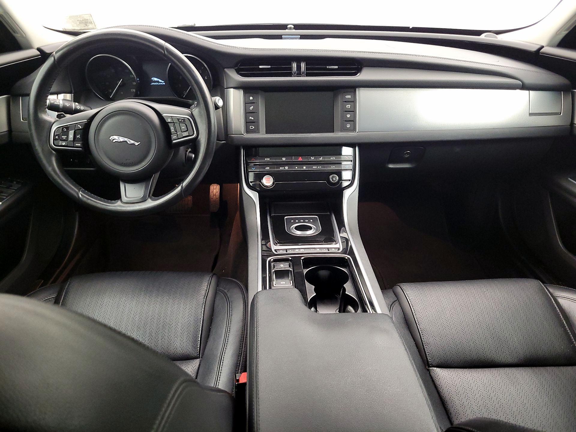 Thumbnail: 2016 Jaguar XF - 9