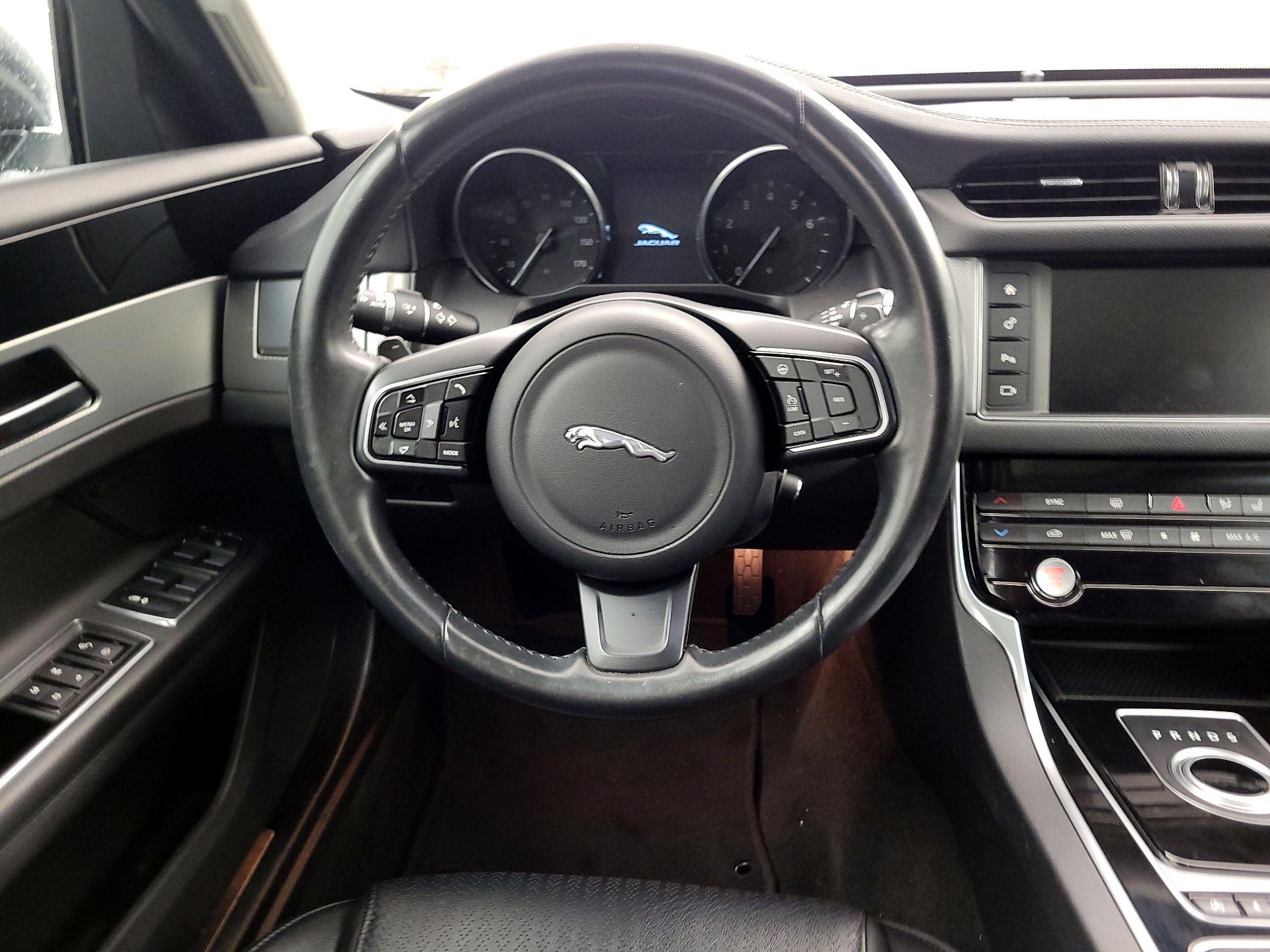 Thumbnail: 2016 Jaguar XF - 10