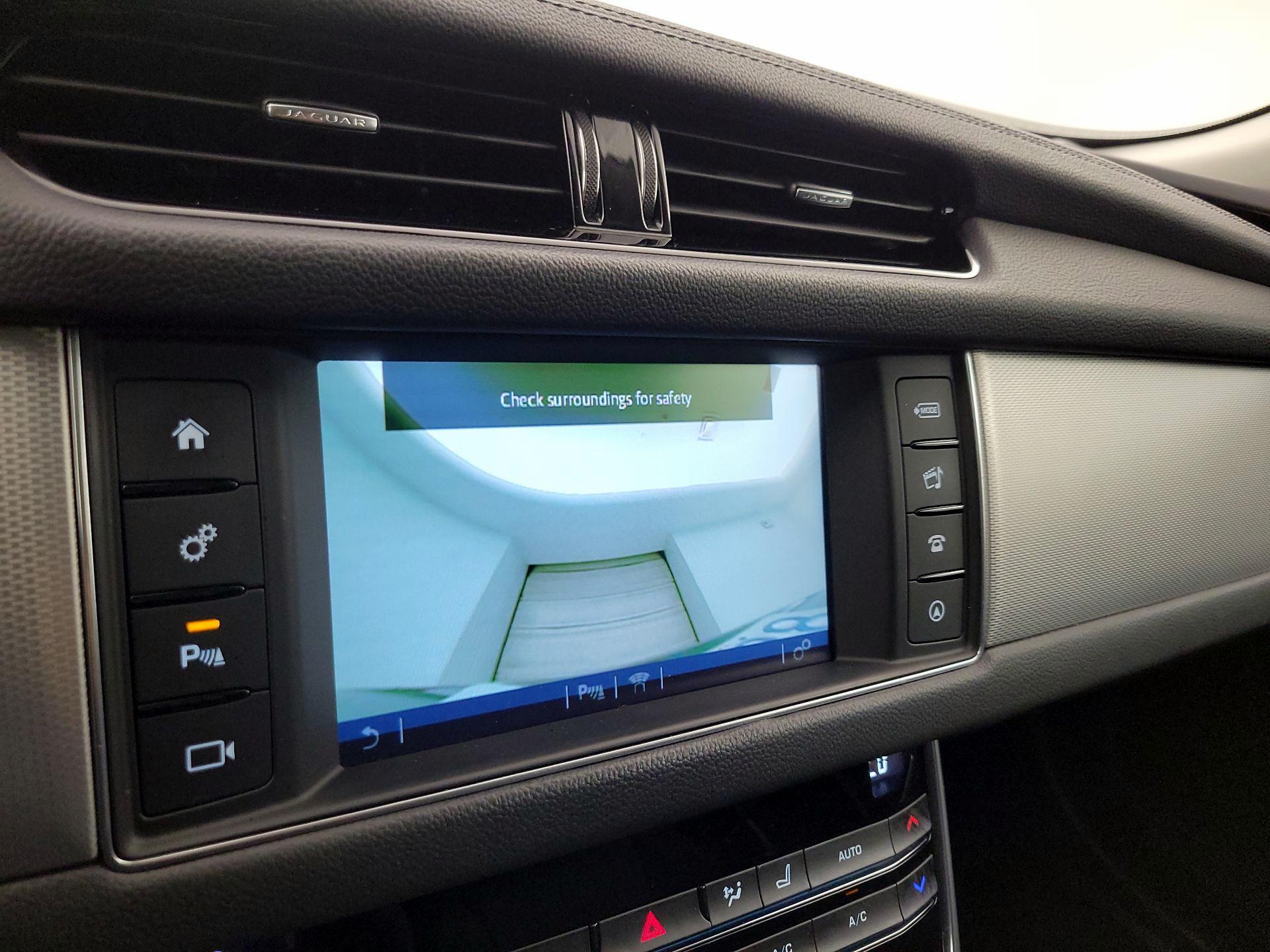 Thumbnail: 2016 Jaguar XF - 13