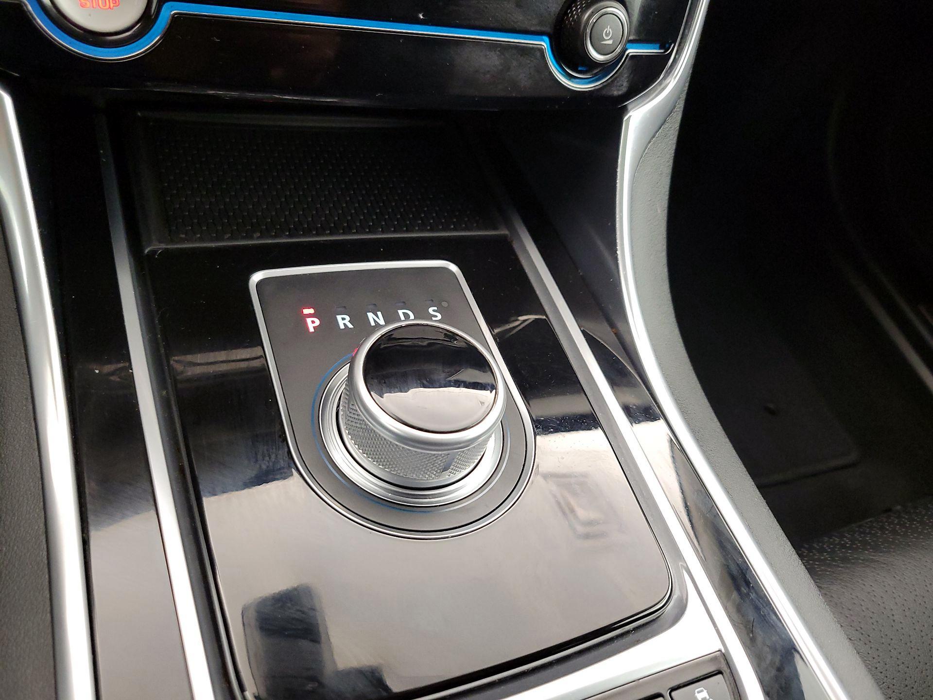 Thumbnail: 2016 Jaguar XF - 16