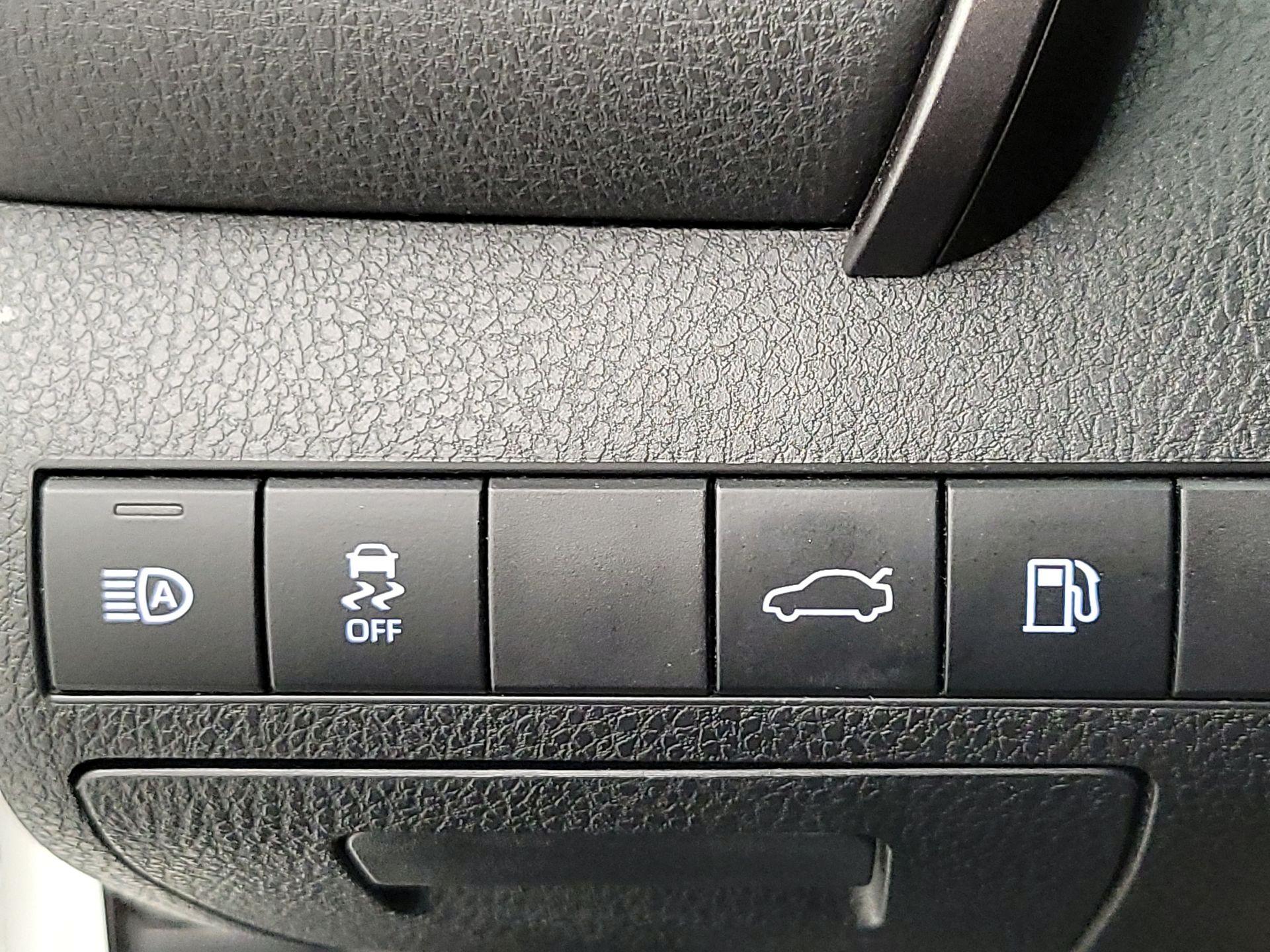 Thumbnail: 2018 Toyota Camry - 13