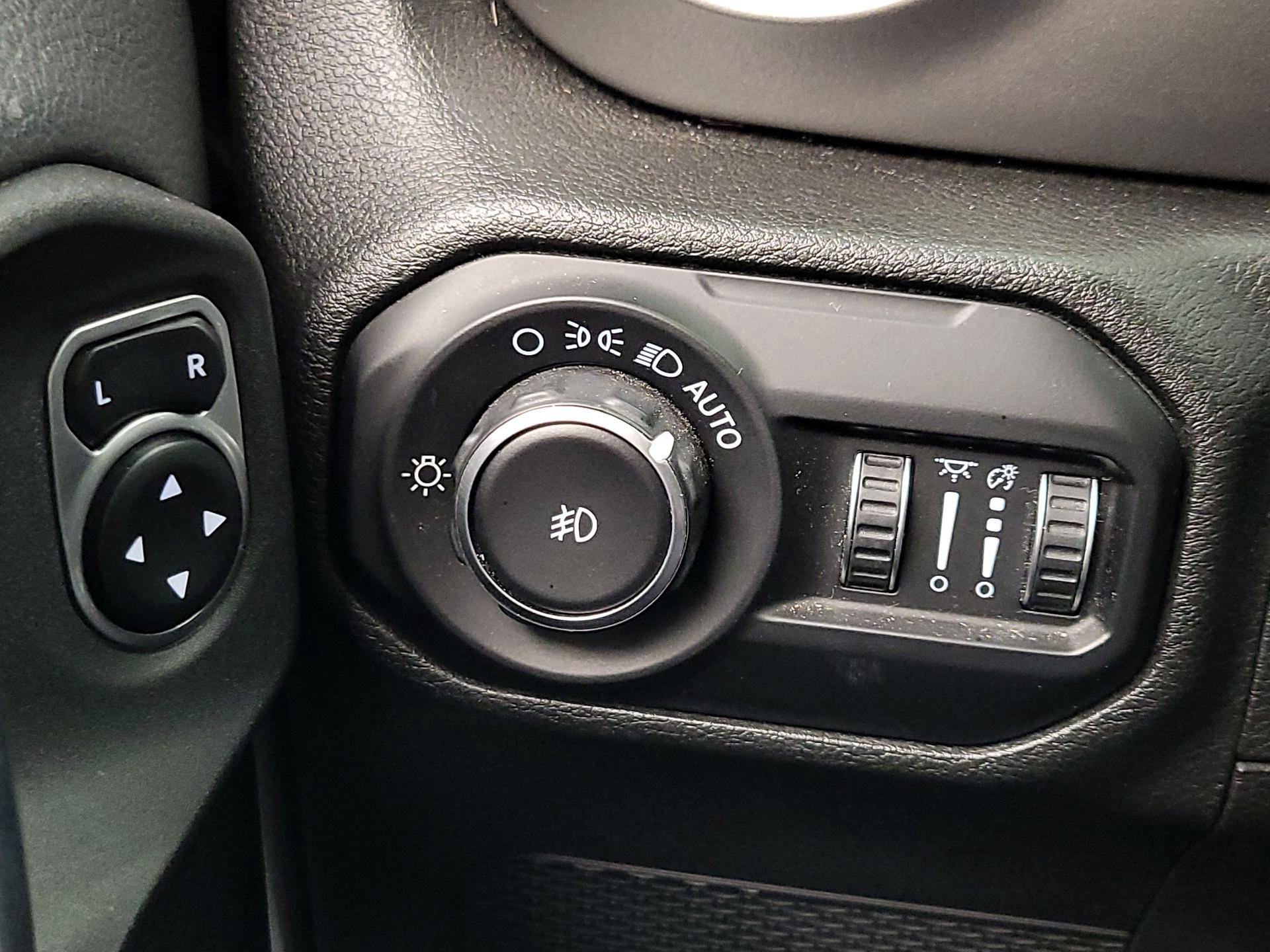 Thumbnail: 2018 Jeep Wrangler - 13