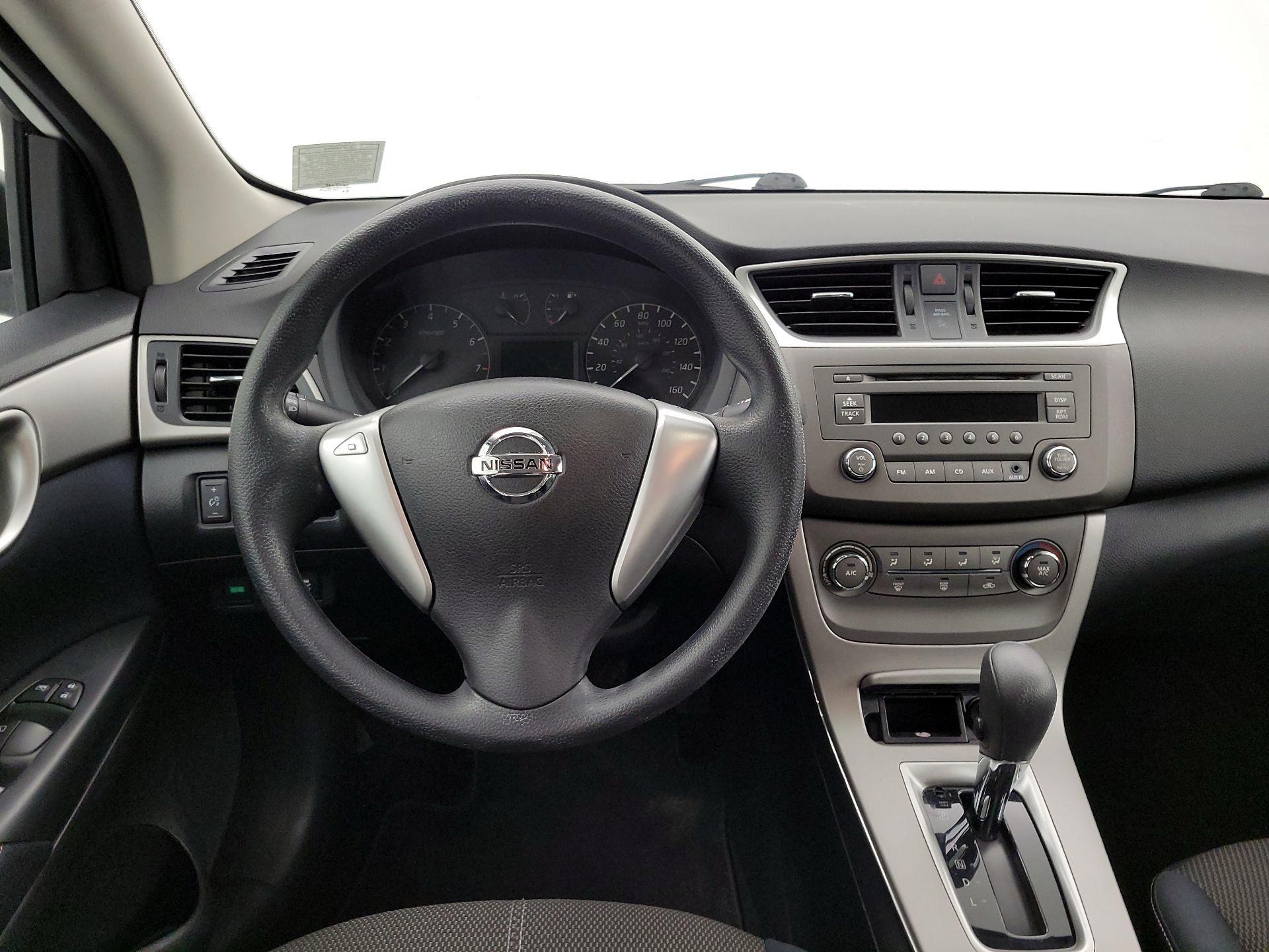 Thumbnail: 2014 Nissan Sentra - 10