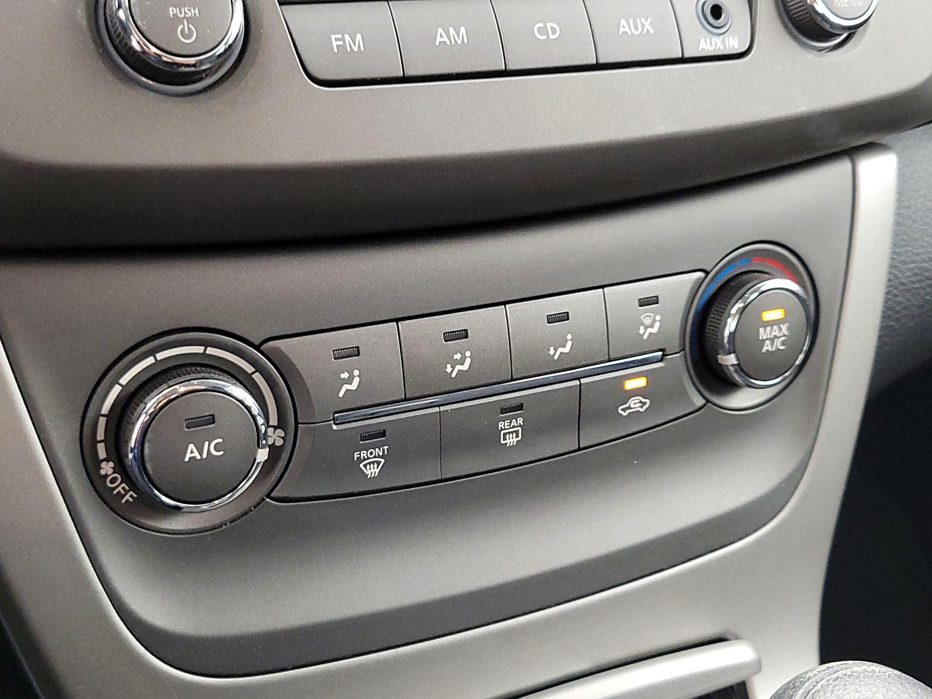 Thumbnail: 2014 Nissan Sentra - 15