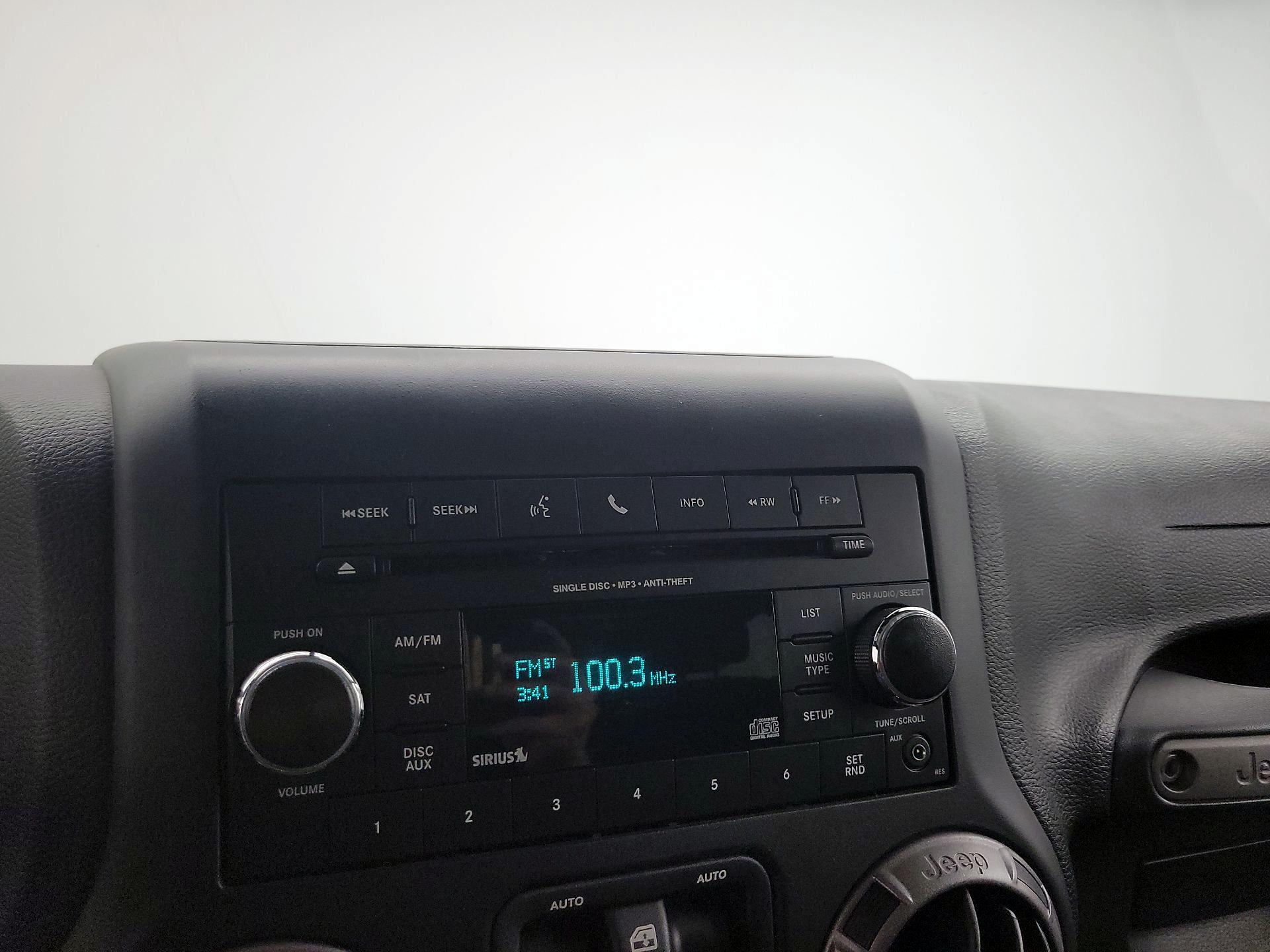 Thumbnail: 2017 Jeep Wrangler - 13