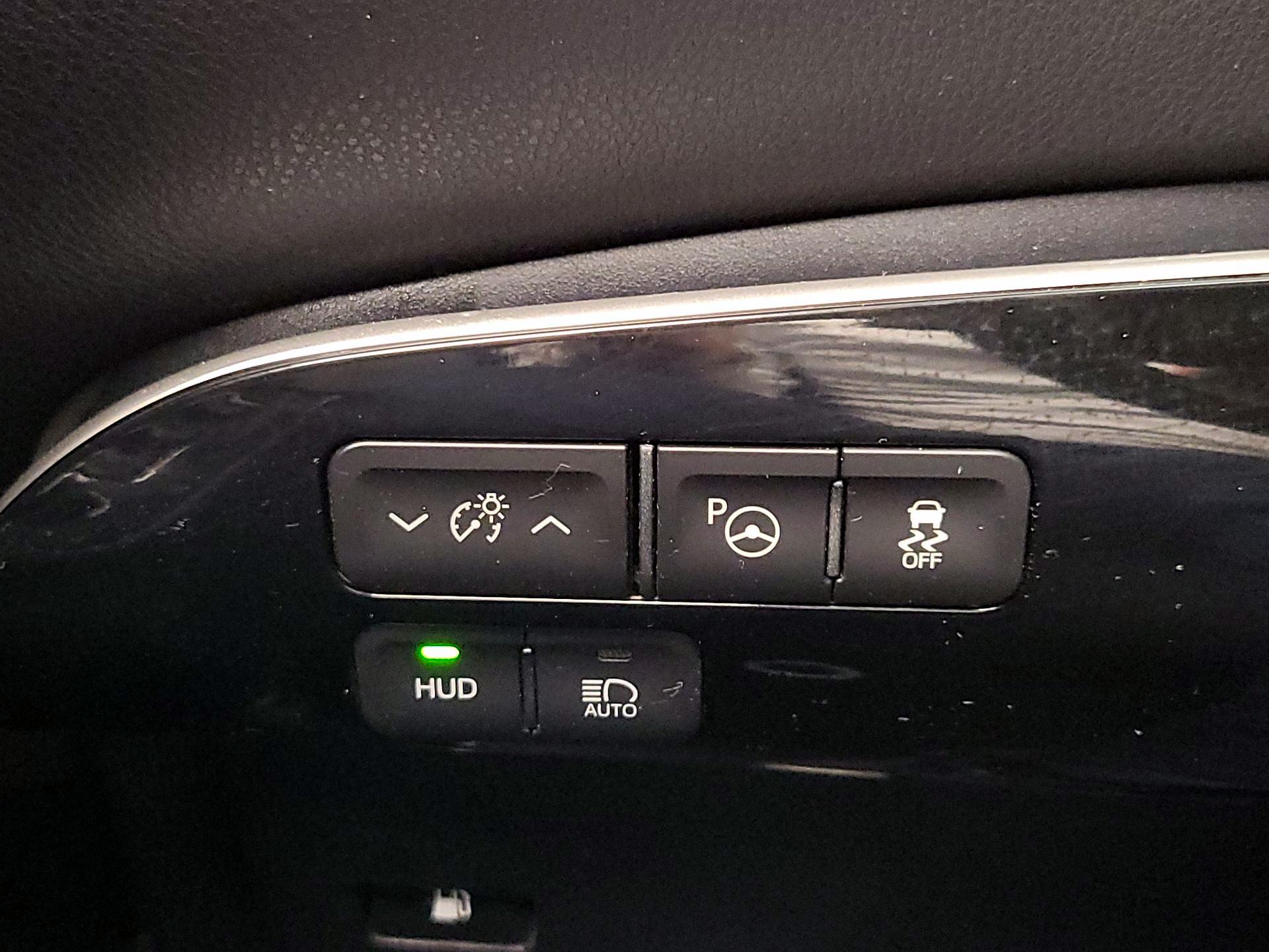 Thumbnail: 2017 Toyota Prius - 13