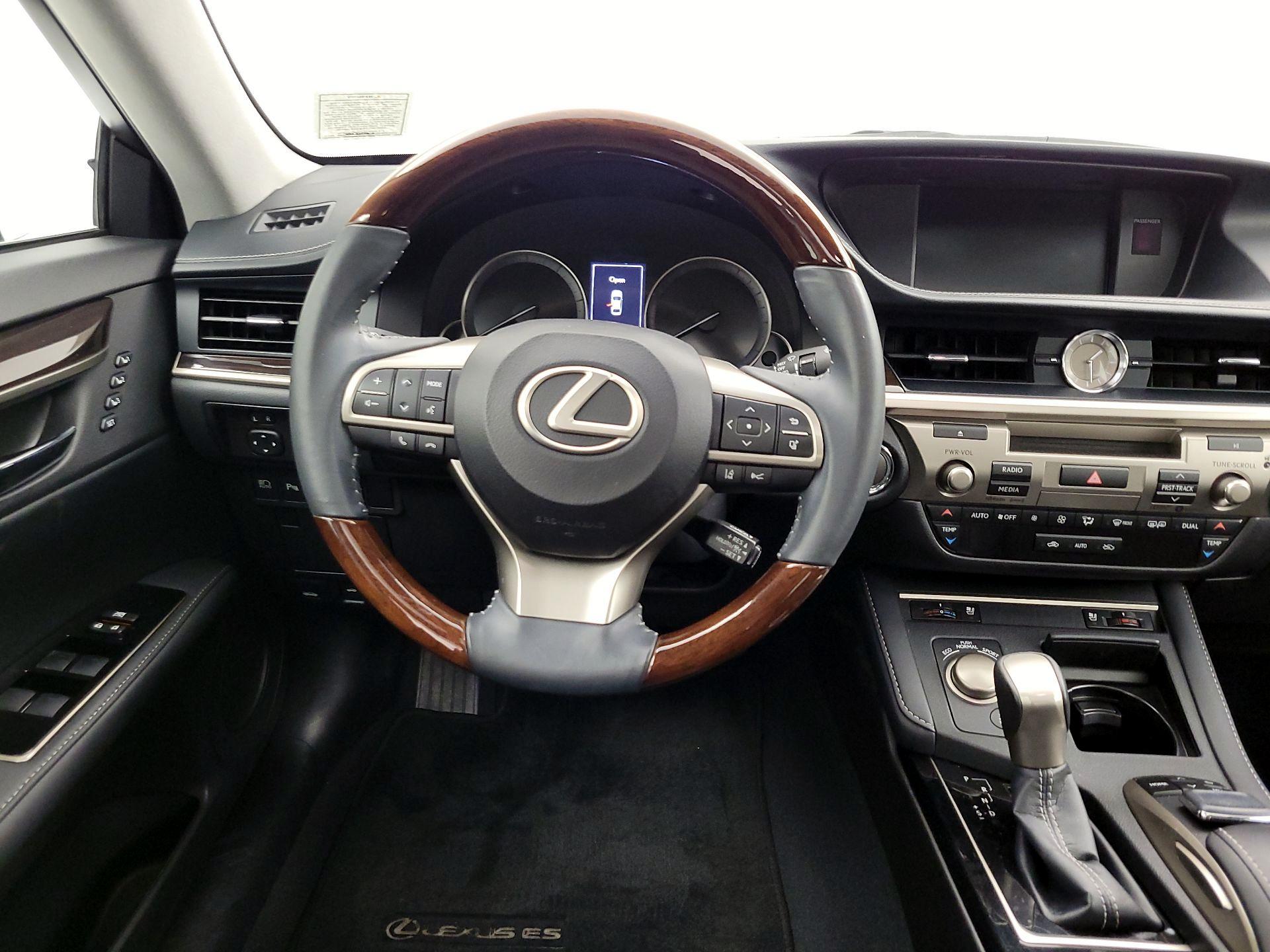 Thumbnail: 2018 Lexus ES - 10