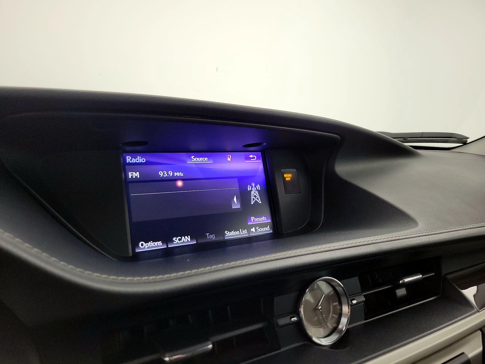 Thumbnail: 2018 Lexus ES - 15