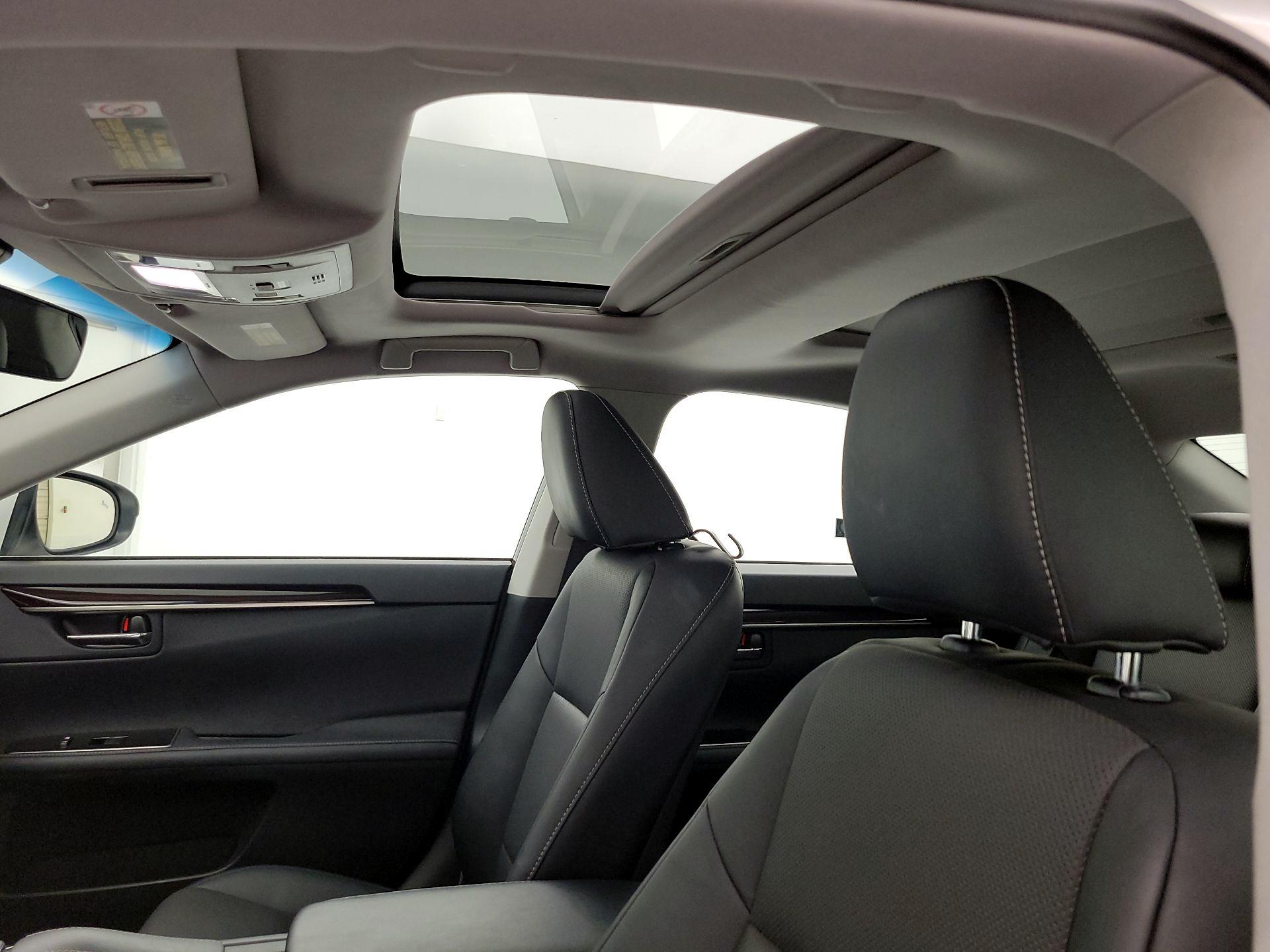 Thumbnail: 2018 Lexus ES - 18
