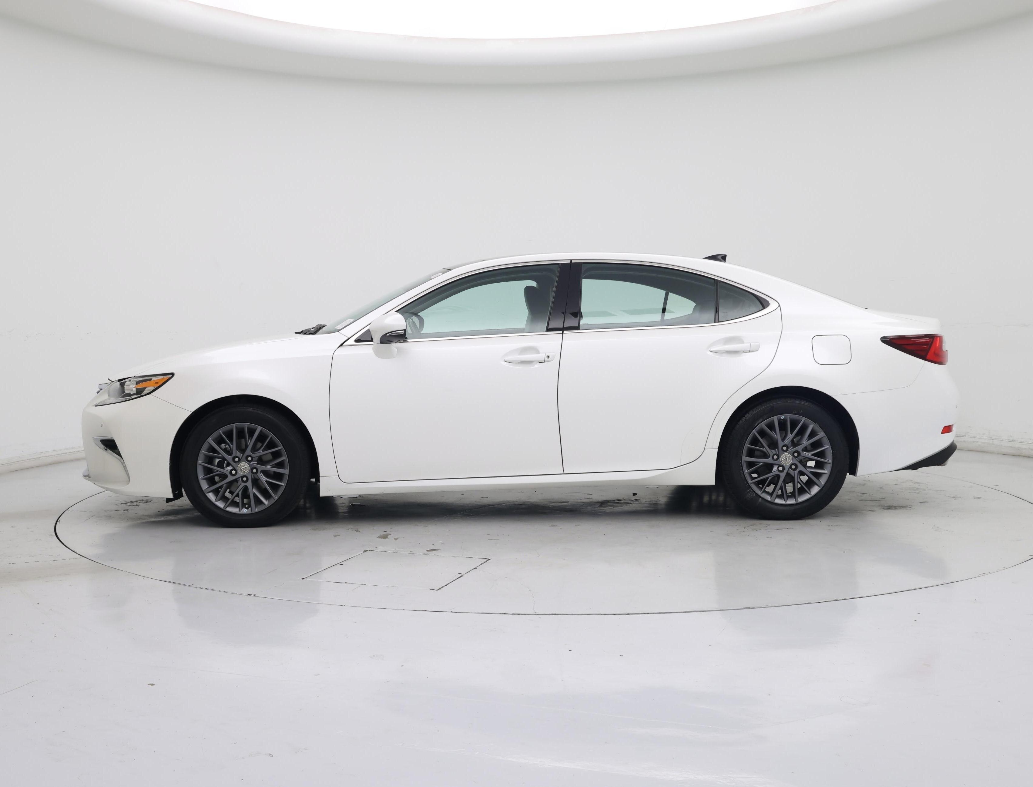 Thumbnail: 2018 Lexus ES - 3