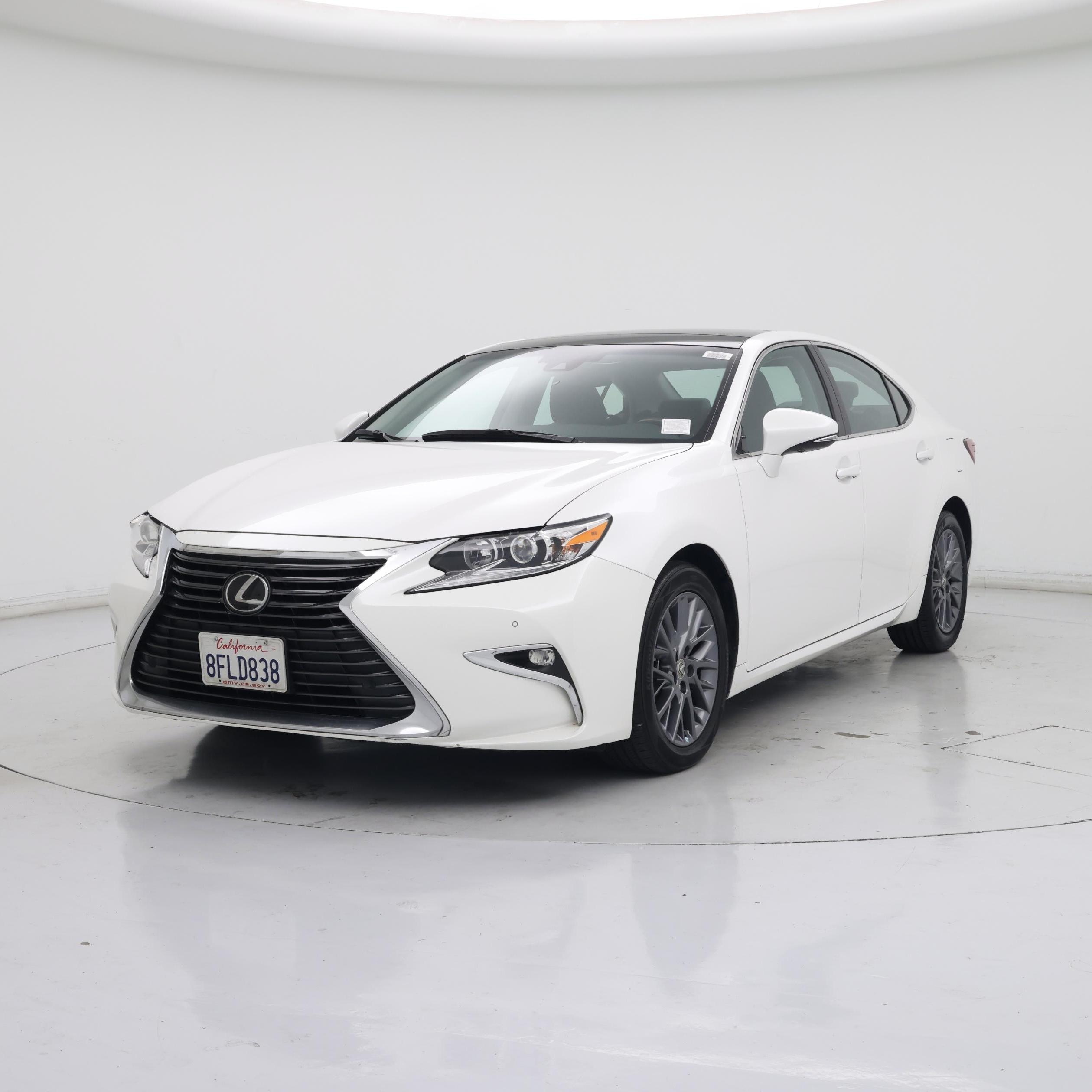 Thumbnail: 2018 Lexus ES - 4