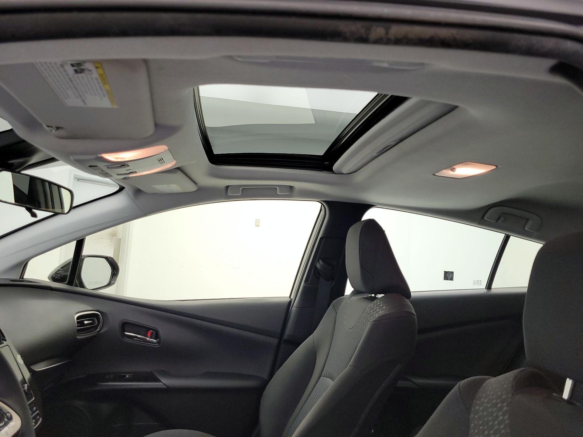 Thumbnail: 2017 Toyota Prius - 18