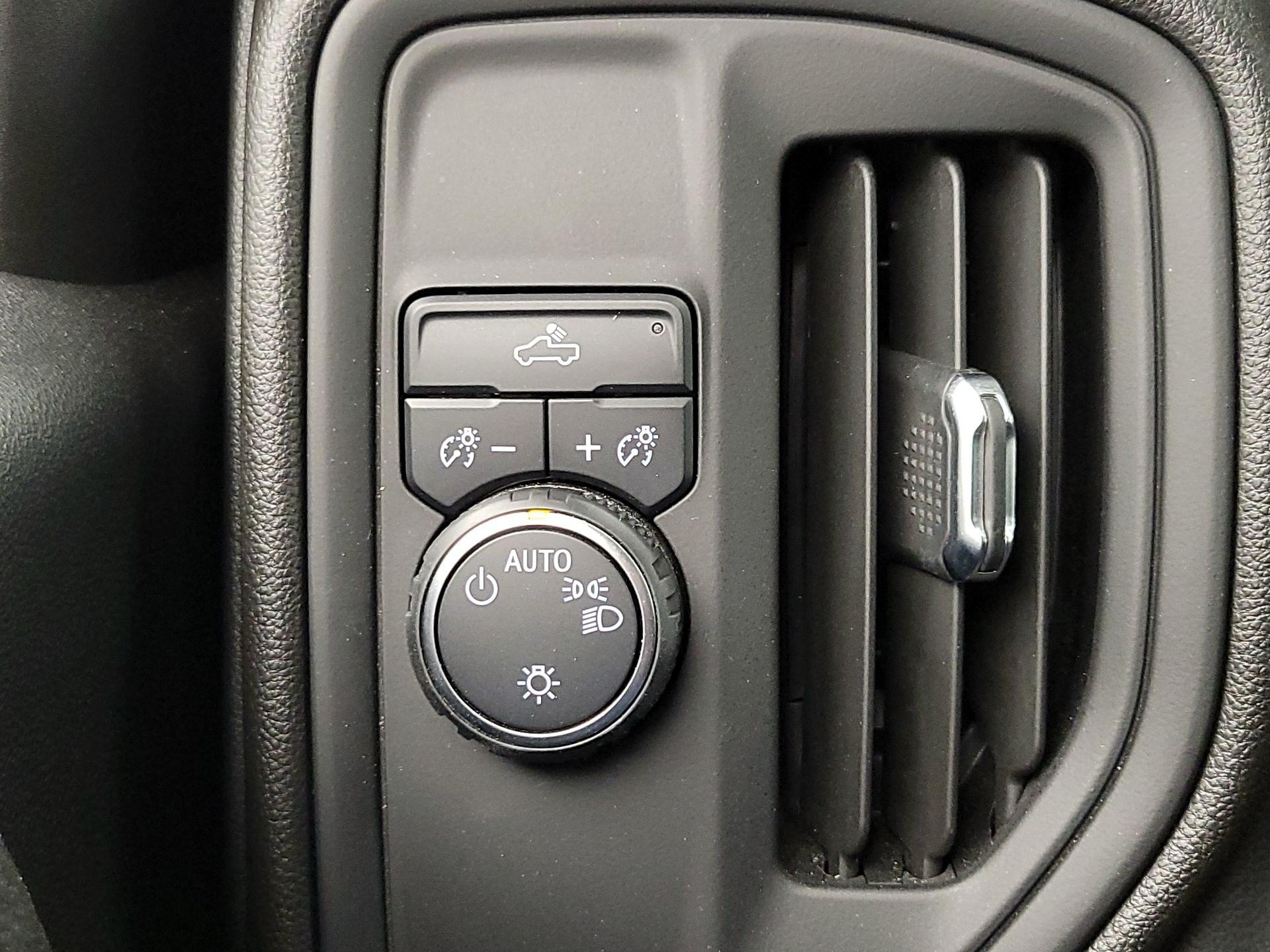 Thumbnail: 2021 Chevrolet Silverado 1500 - 13