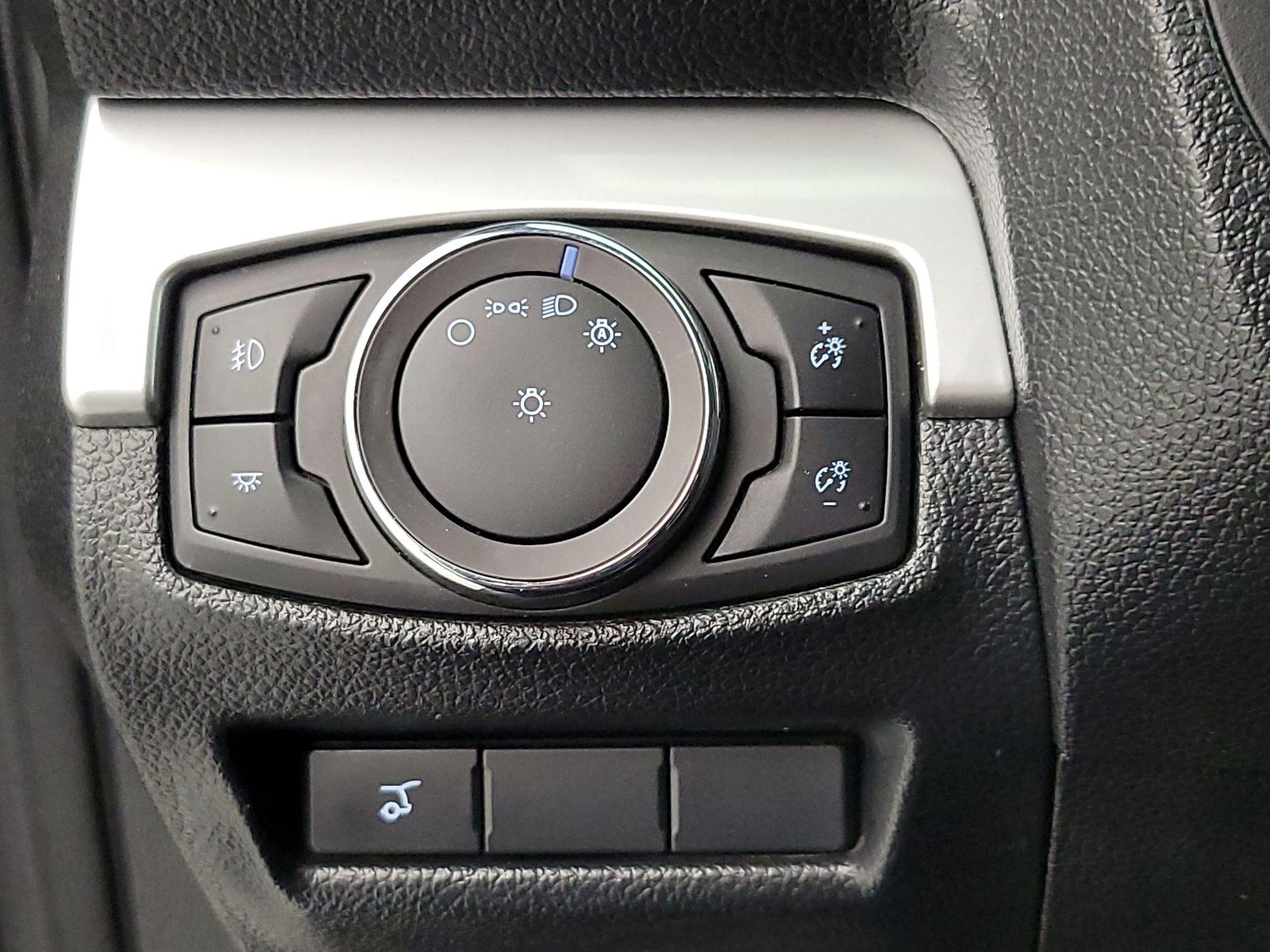 Thumbnail: 2017 Ford Explorer - 13