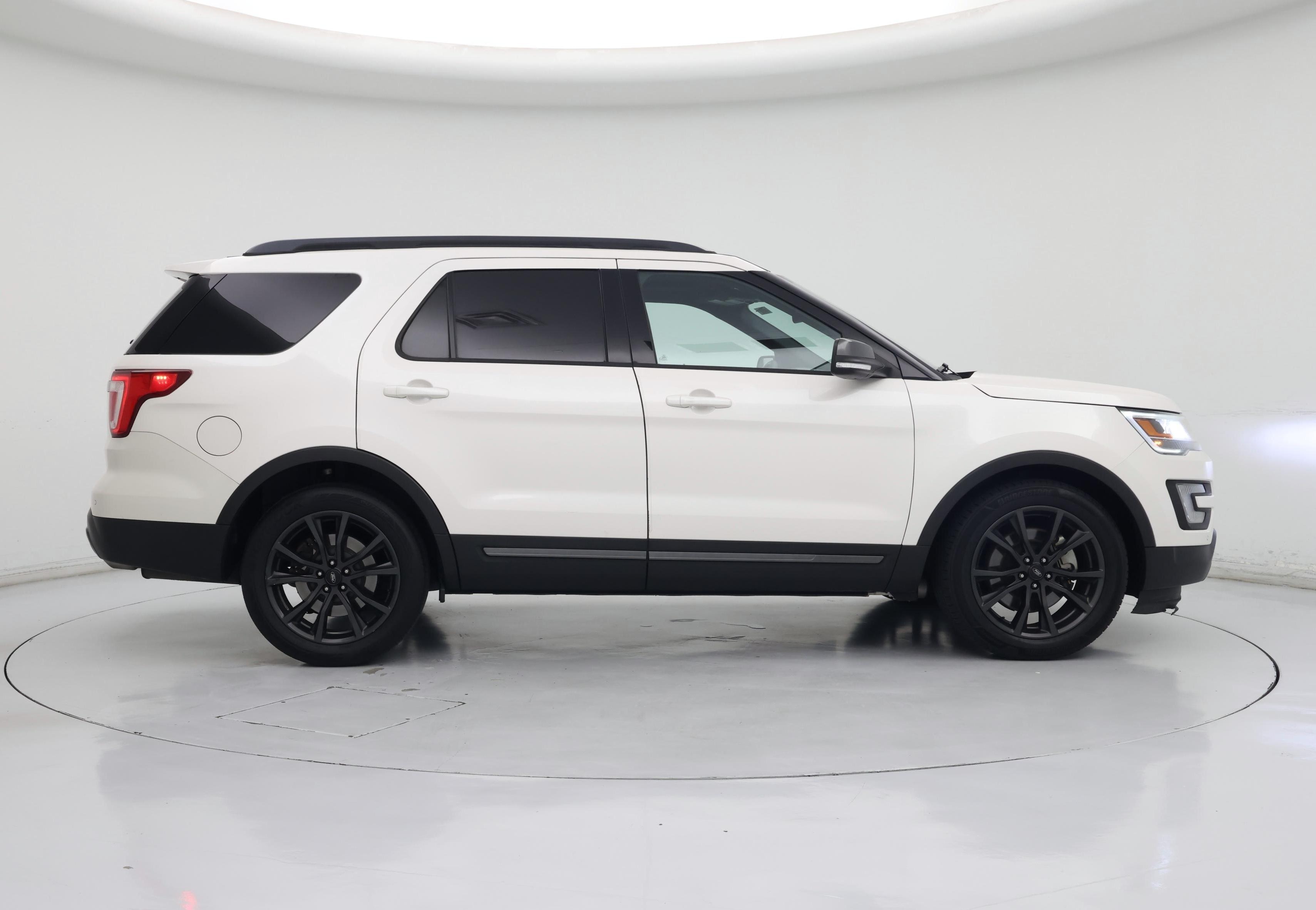 Thumbnail: 2017 Ford Explorer - 7