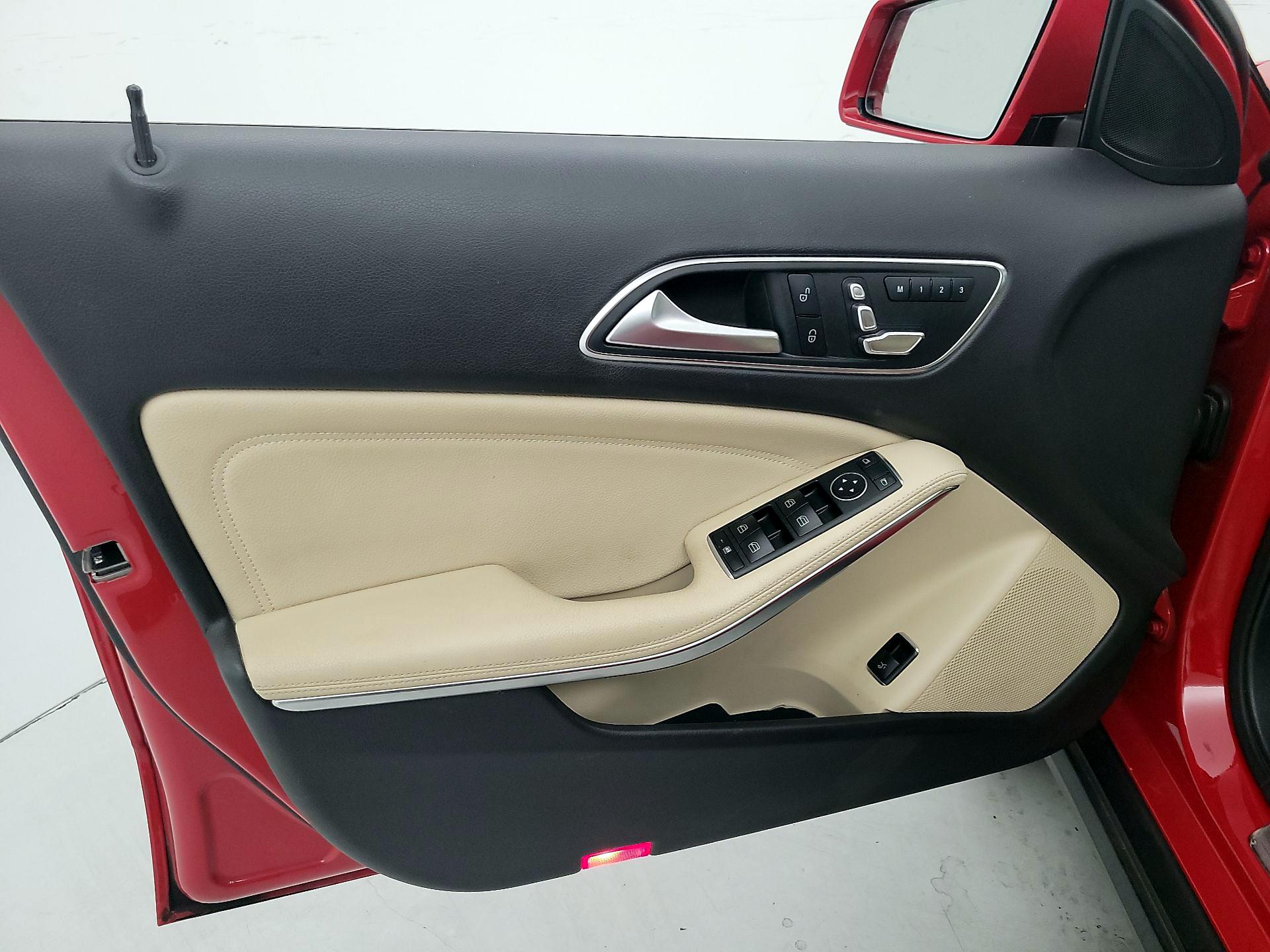 Thumbnail: 2019 Mercedes-Benz GLA - 12