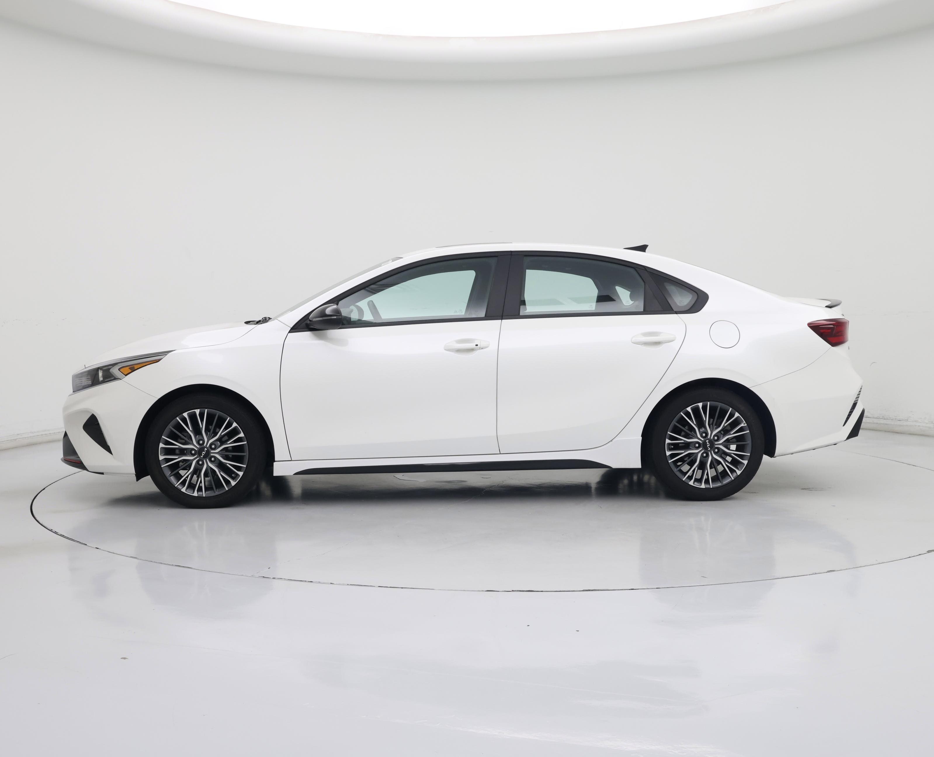 Thumbnail: 2023 Kia Forte - 3