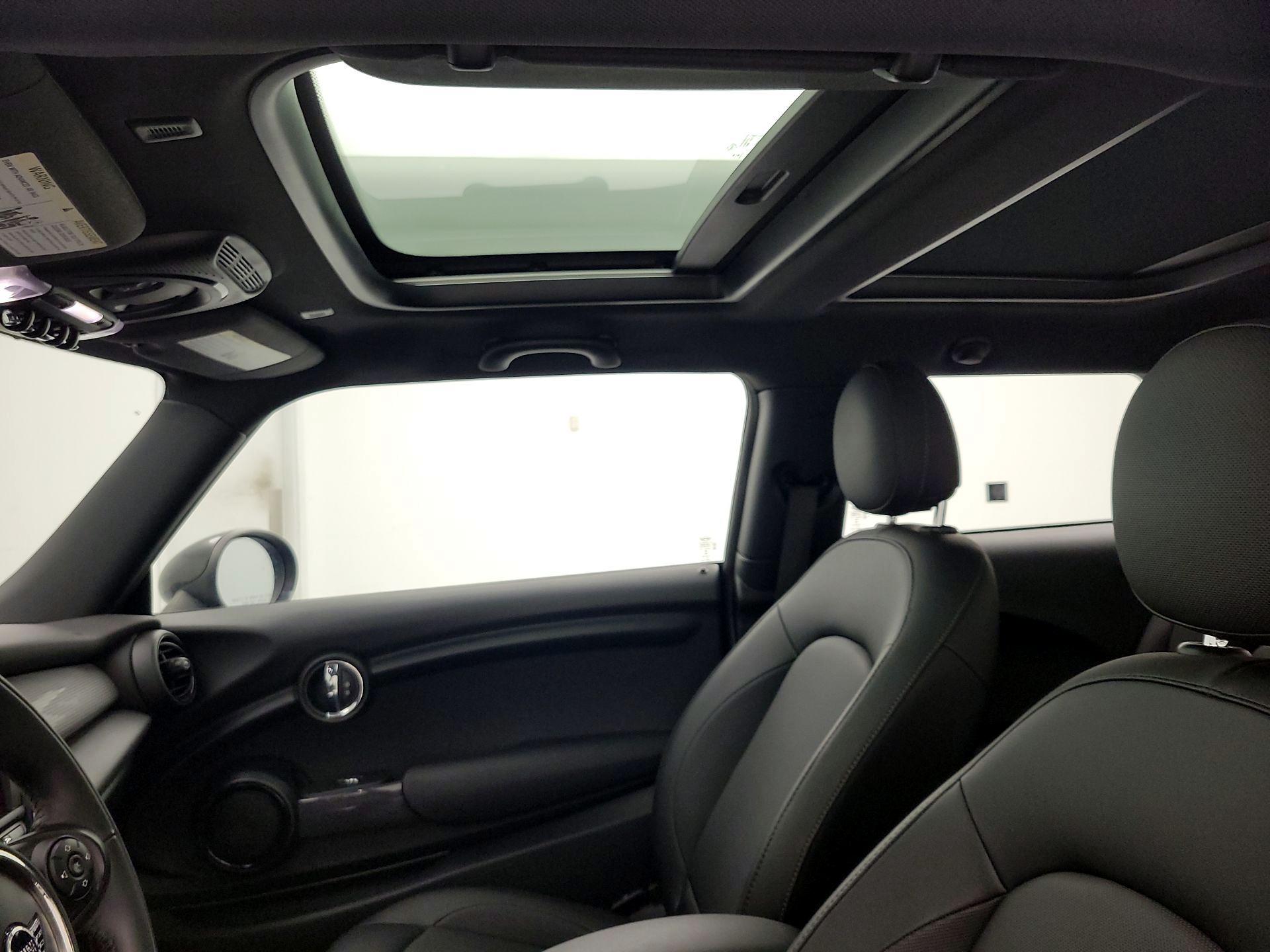 Thumbnail: 2019 MINI Cooper Hardtop - 17