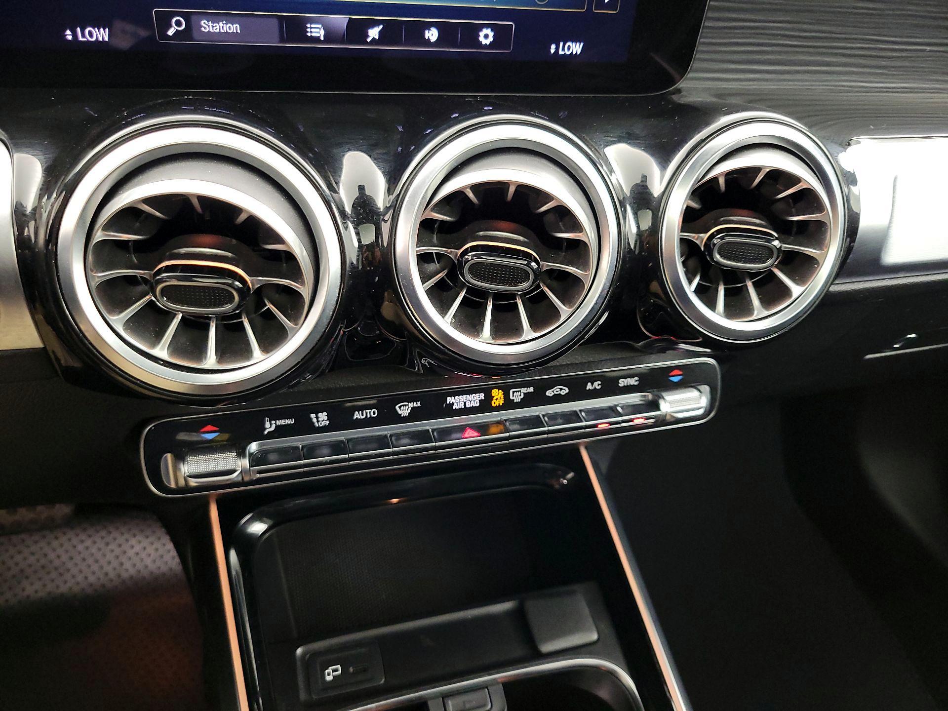 Thumbnail: 2023 Mercedes-Benz GLB - 16